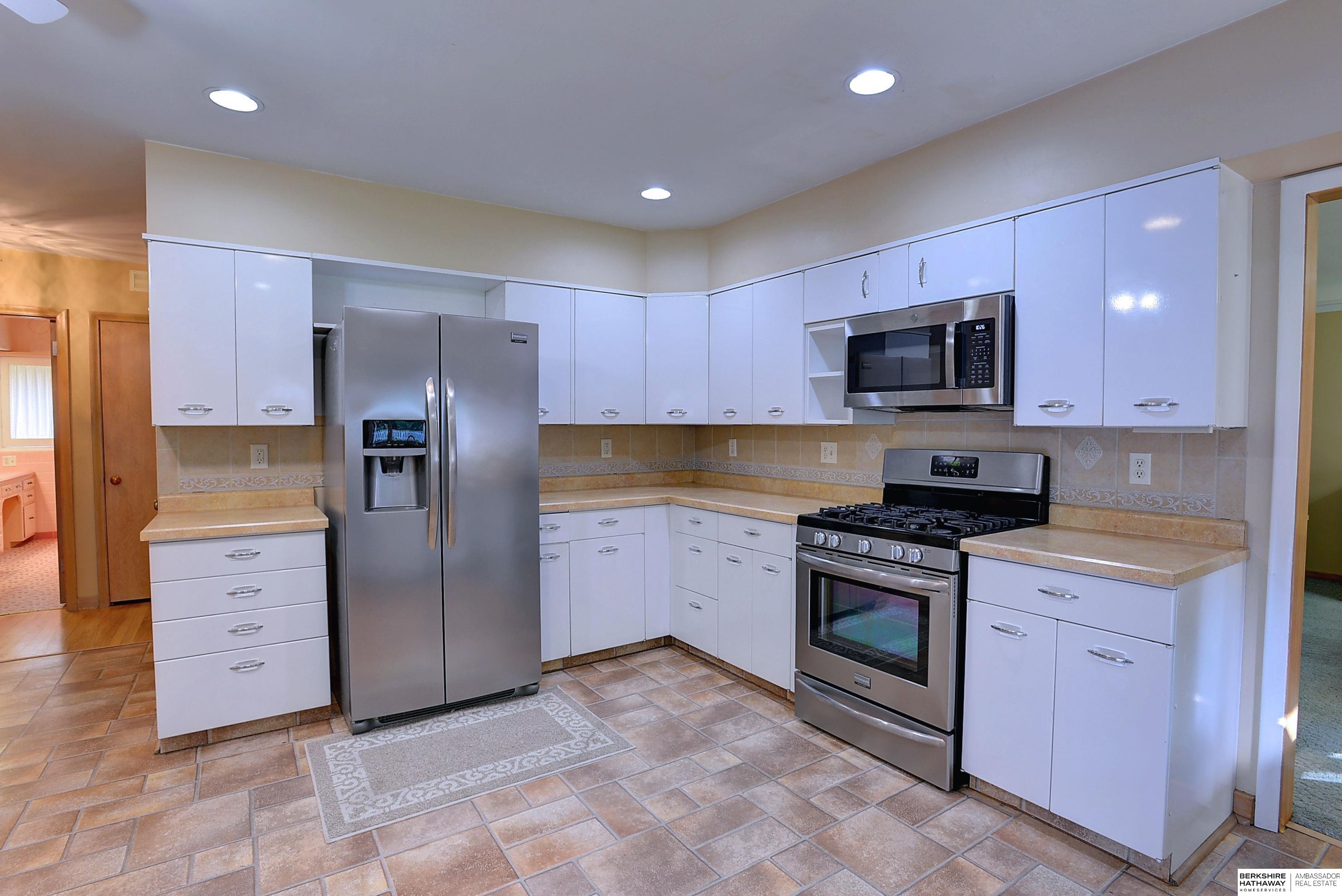 Omaha, Nebraska 68132, United States, 2 Bedrooms Bedrooms, ,3 BathroomsBathrooms,Residential,Pending,39697