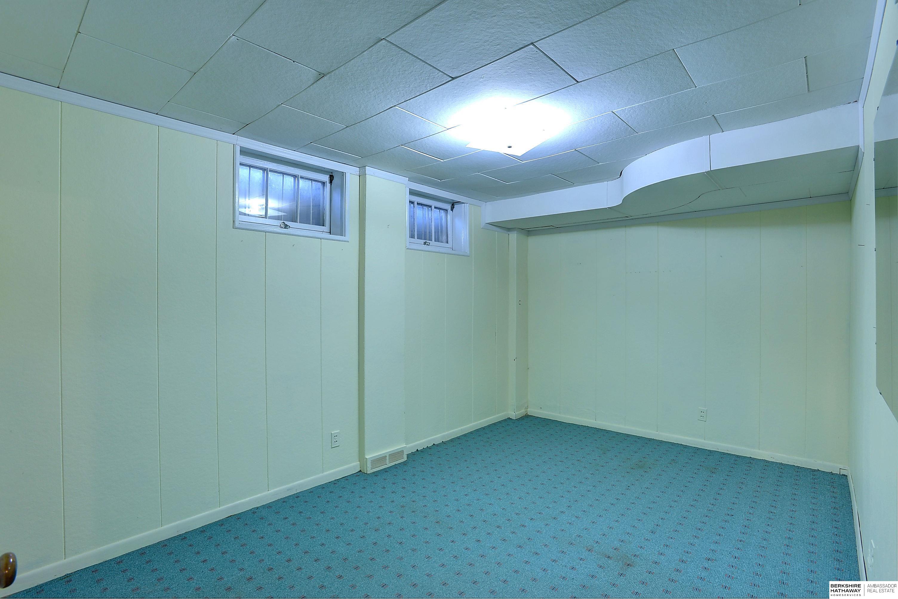 Omaha, Nebraska 68132, United States, 2 Bedrooms Bedrooms, ,3 BathroomsBathrooms,Residential,Pending,39697