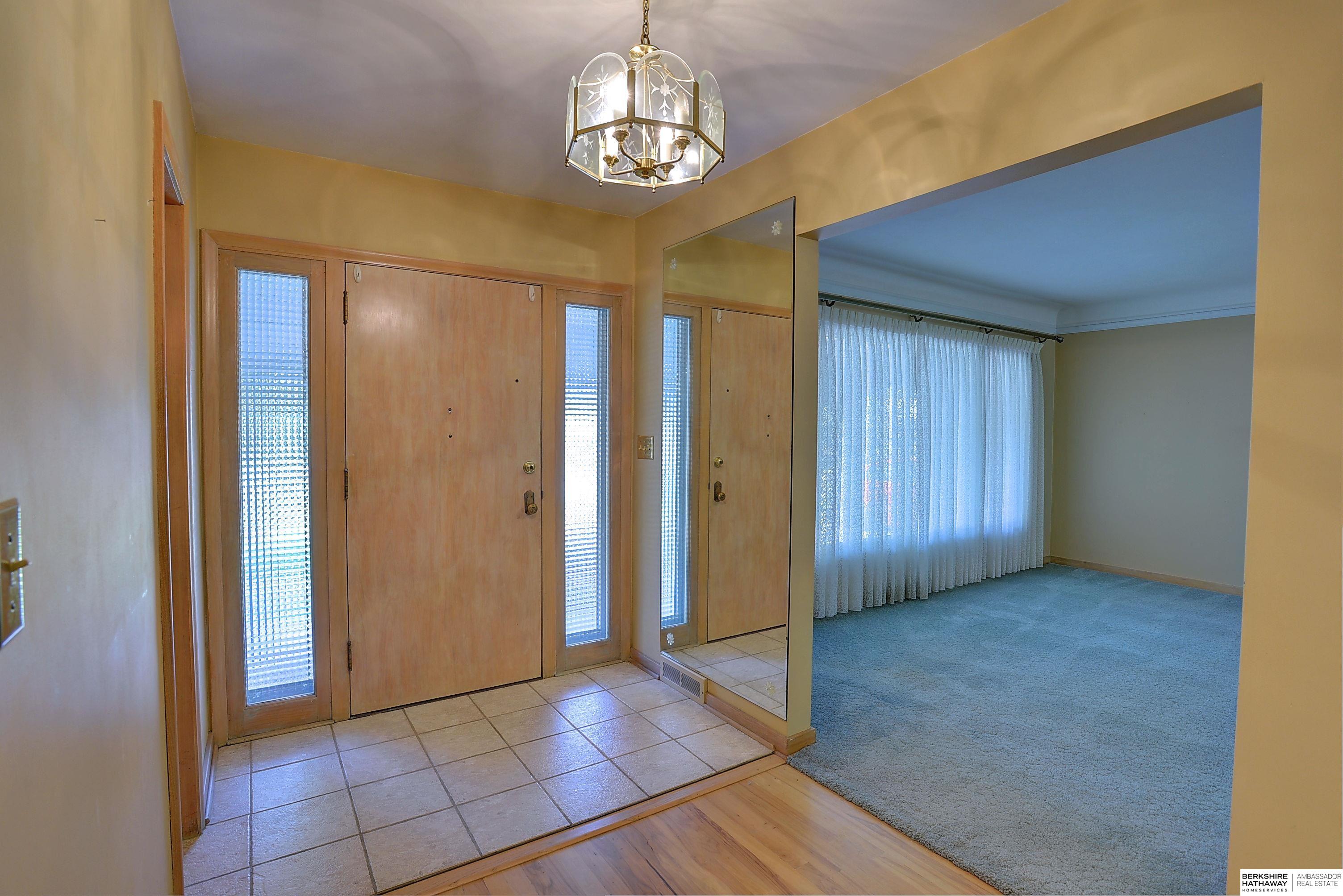 Omaha, Nebraska 68132, United States, 2 Bedrooms Bedrooms, ,3 BathroomsBathrooms,Residential,Pending,39697