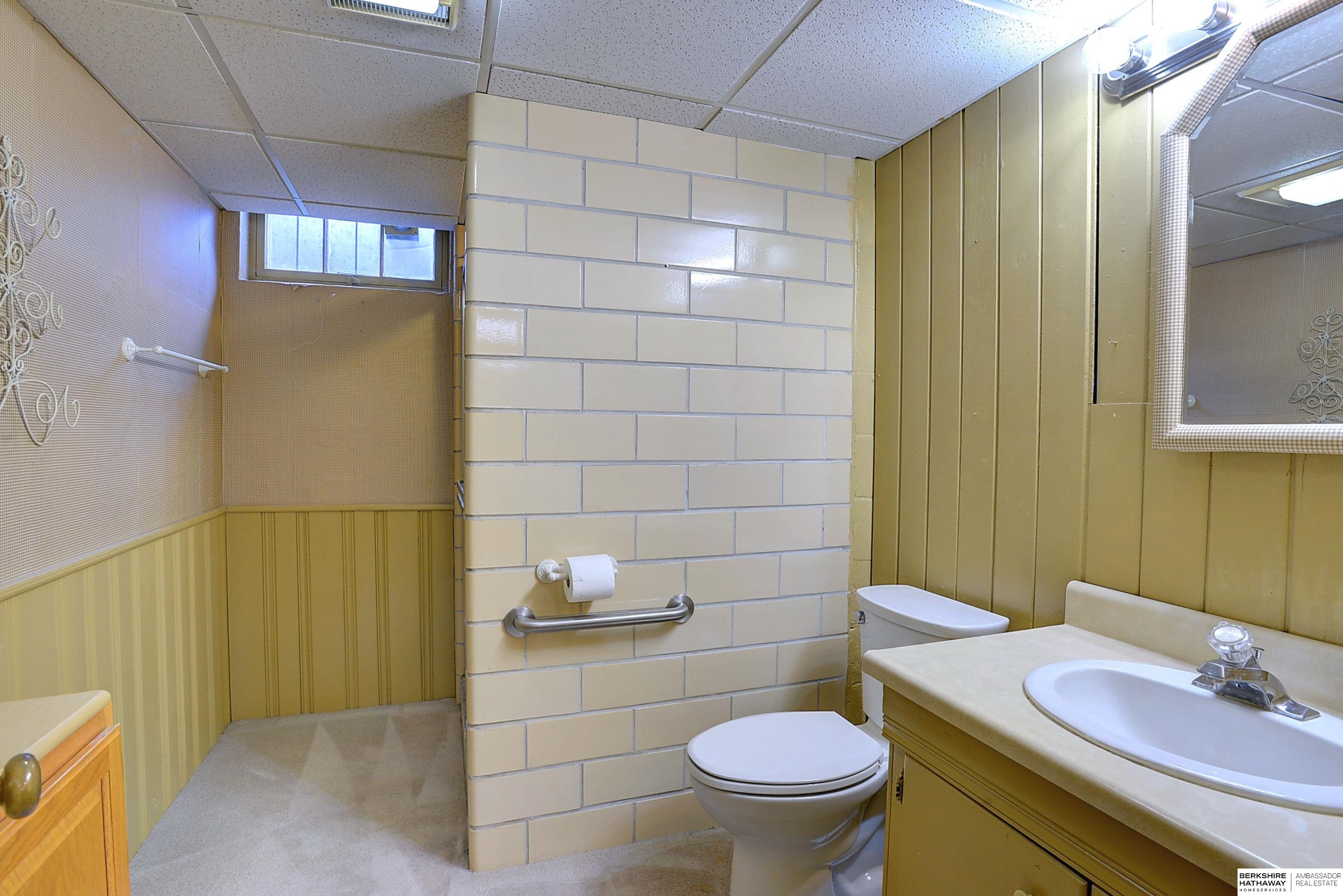 Omaha, Nebraska 68132, United States, 2 Bedrooms Bedrooms, ,3 BathroomsBathrooms,Residential,Pending,39697