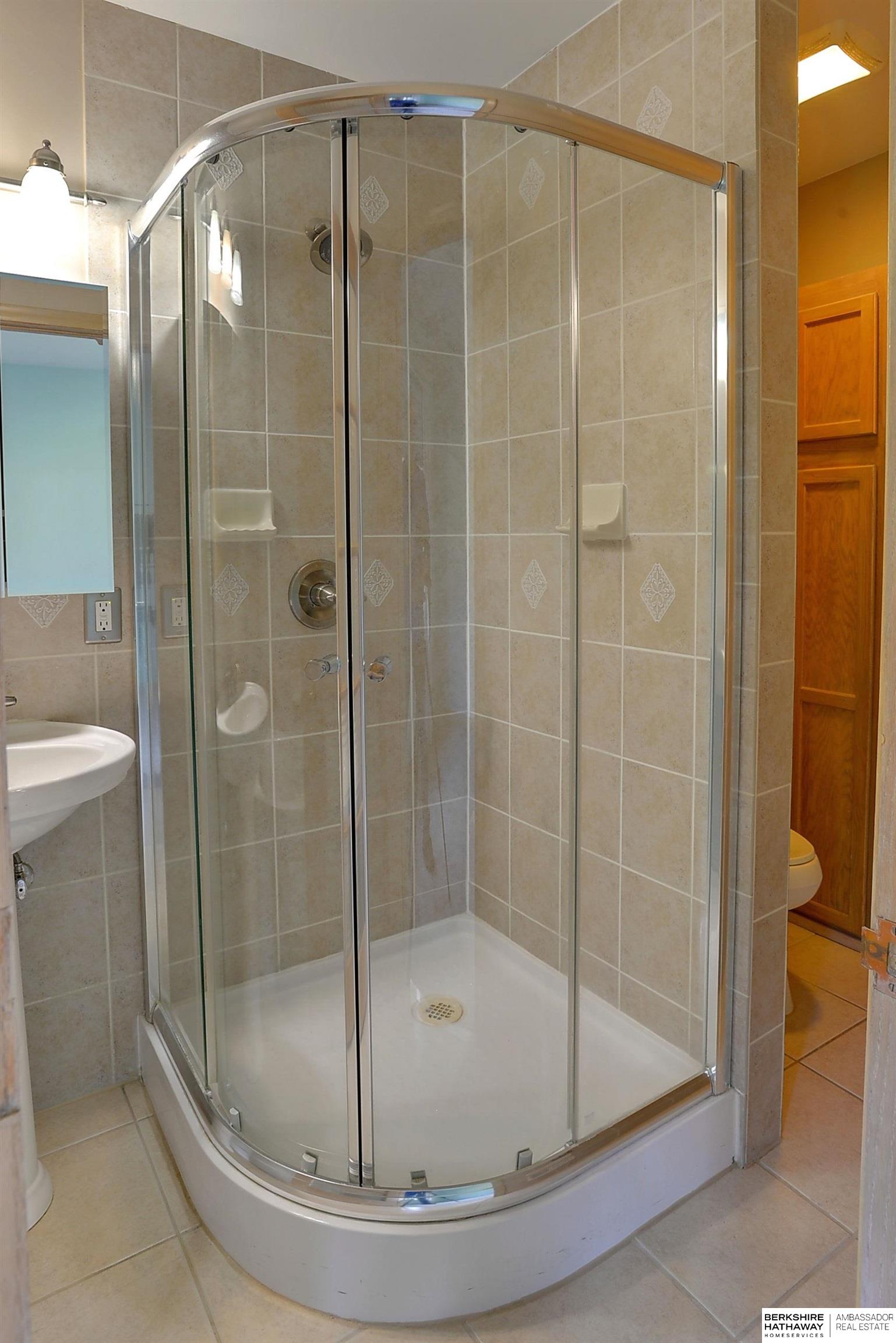 Omaha, Nebraska 68132, United States, 2 Bedrooms Bedrooms, ,3 BathroomsBathrooms,Residential,Pending,39697