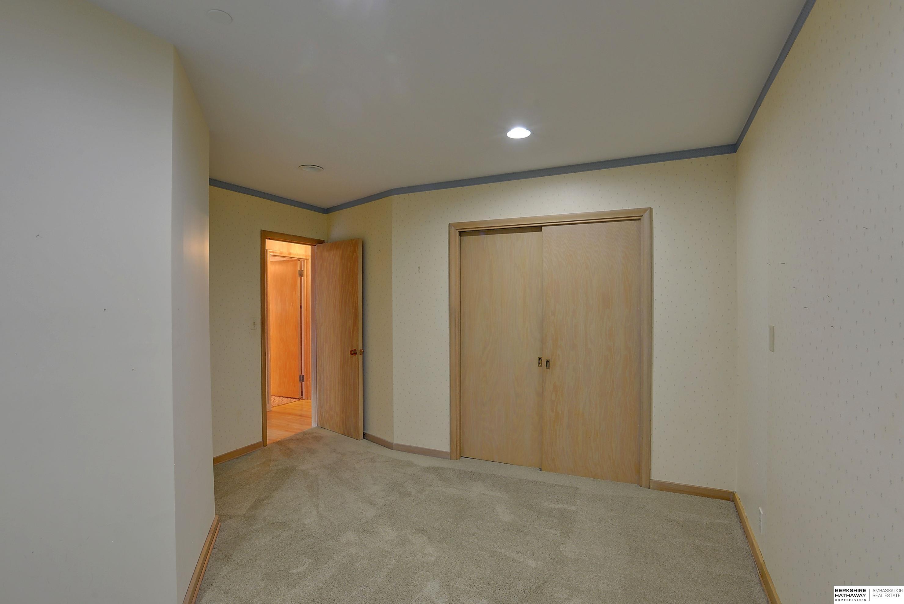 Omaha, Nebraska 68132, United States, 2 Bedrooms Bedrooms, ,3 BathroomsBathrooms,Residential,Pending,39697