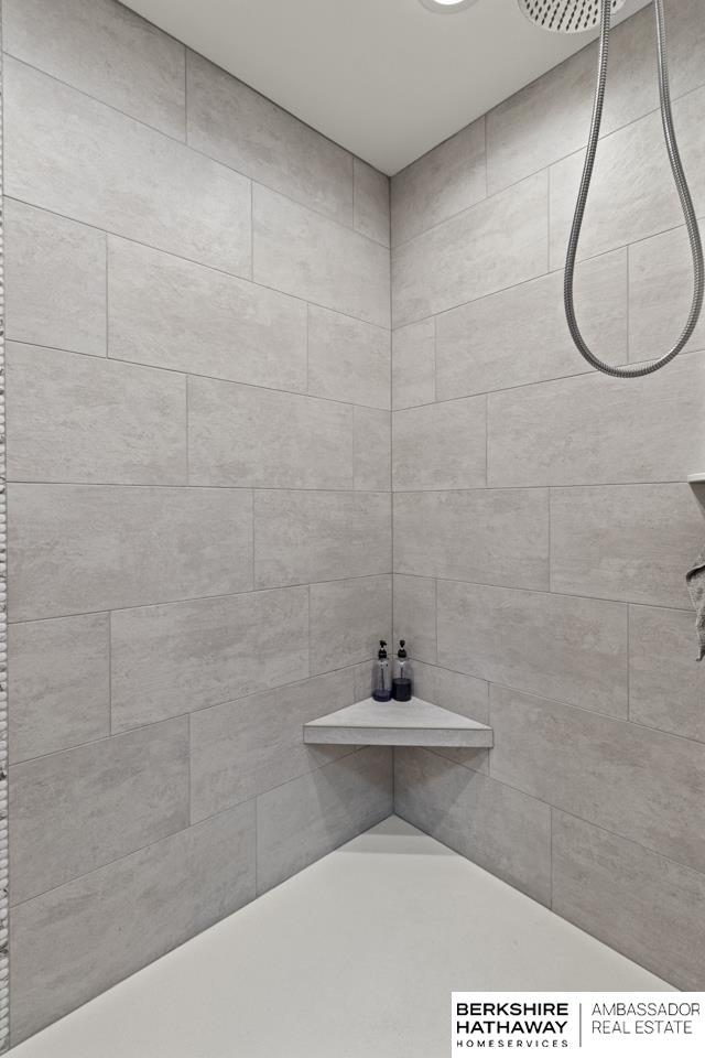 Papillion, Nebraska 68046, United States, 5 Bedrooms Bedrooms, ,3 BathroomsBathrooms,Residential,Pending,102573