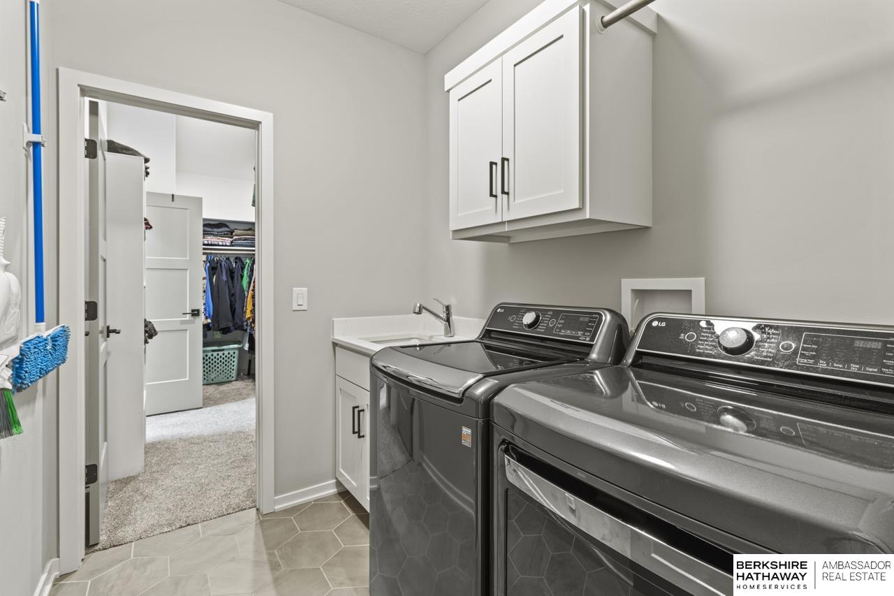 Papillion, Nebraska 68046, United States, 5 Bedrooms Bedrooms, ,3 BathroomsBathrooms,Residential,Pending,102573