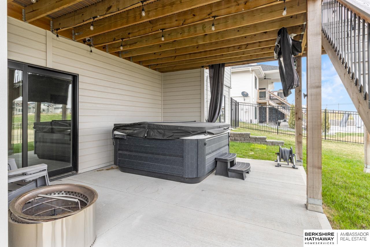 Papillion, Nebraska 68046, United States, 5 Bedrooms Bedrooms, ,3 BathroomsBathrooms,Residential,Pending,102573