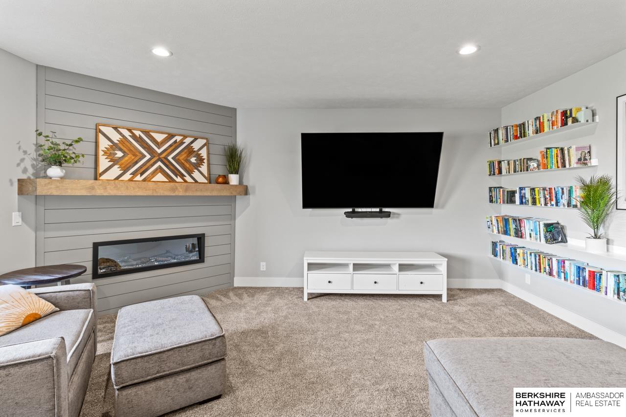 Papillion, Nebraska 68046, United States, 5 Bedrooms Bedrooms, ,3 BathroomsBathrooms,Residential,Pending,102573