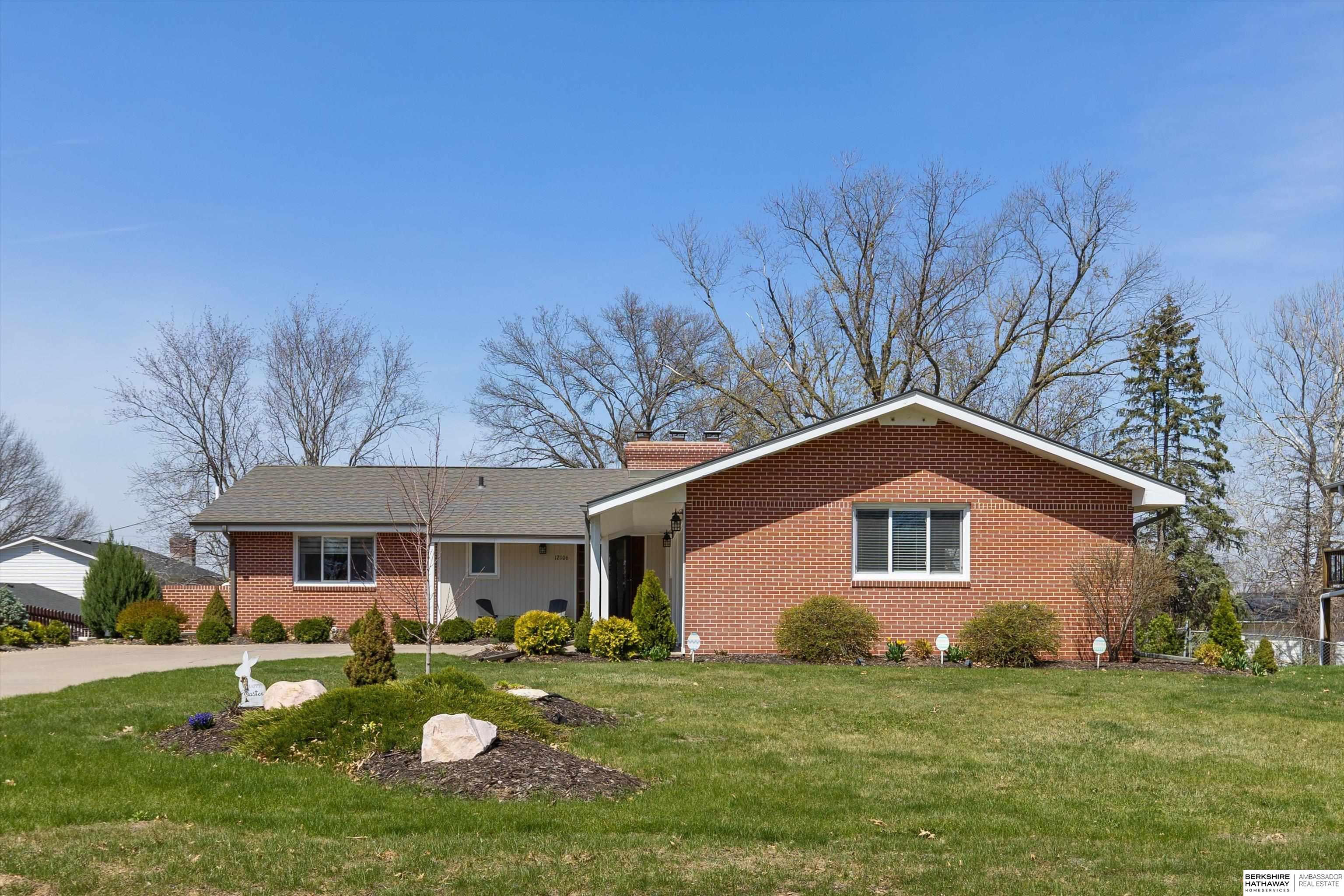 Omaha, Nebraska 68154, United States, 5 Bedrooms Bedrooms, ,3 BathroomsBathrooms,Residential,Pending,105735