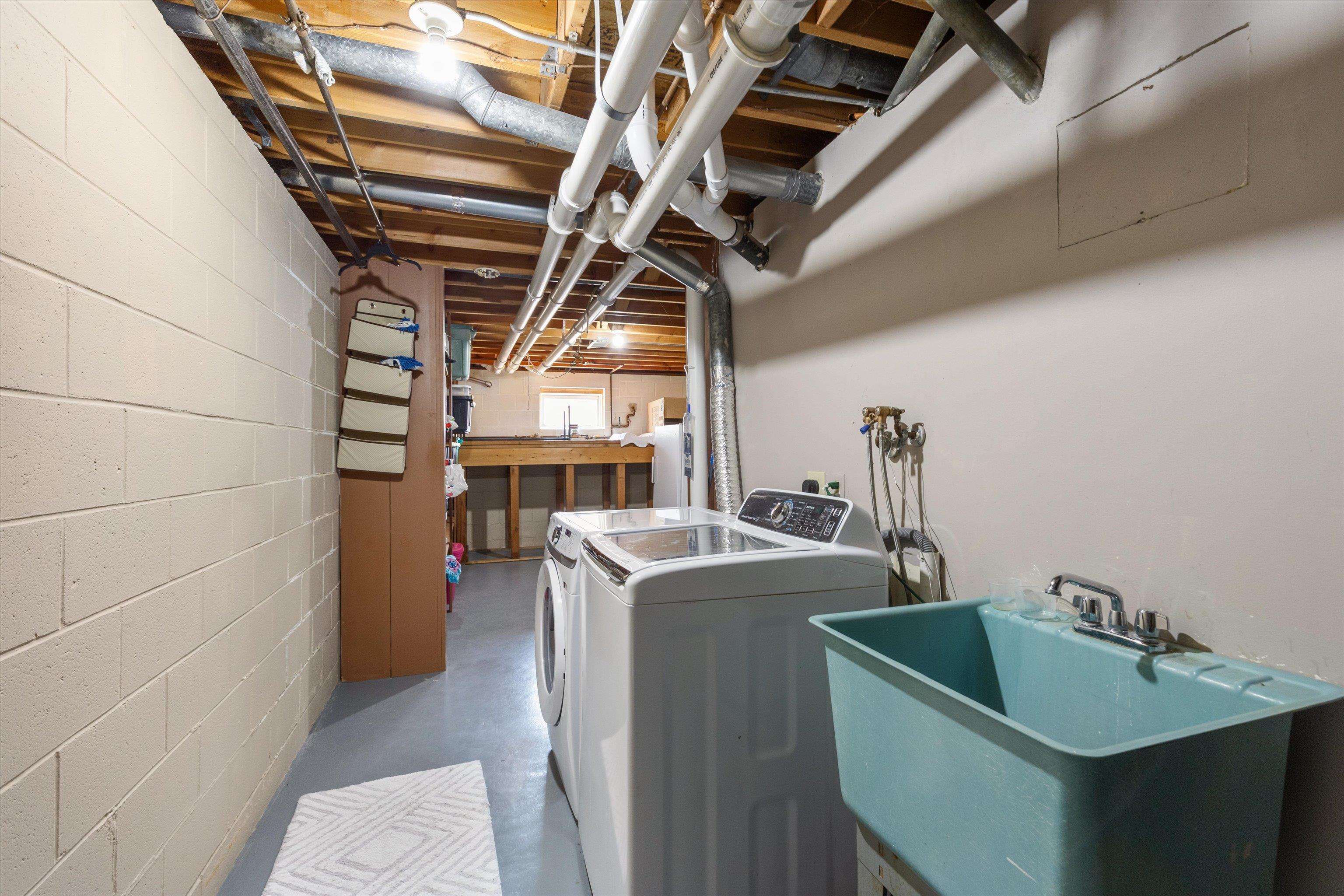 Omaha, Nebraska 68154, United States, 5 Bedrooms Bedrooms, ,3 BathroomsBathrooms,Residential,Pending,105735