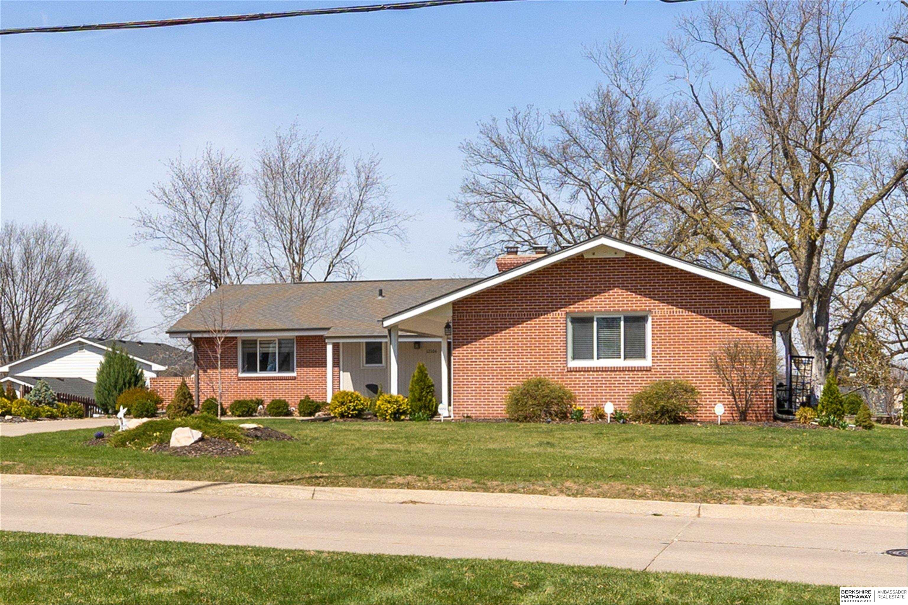 Omaha, Nebraska 68154, United States, 5 Bedrooms Bedrooms, ,3 BathroomsBathrooms,Residential,Pending,105735