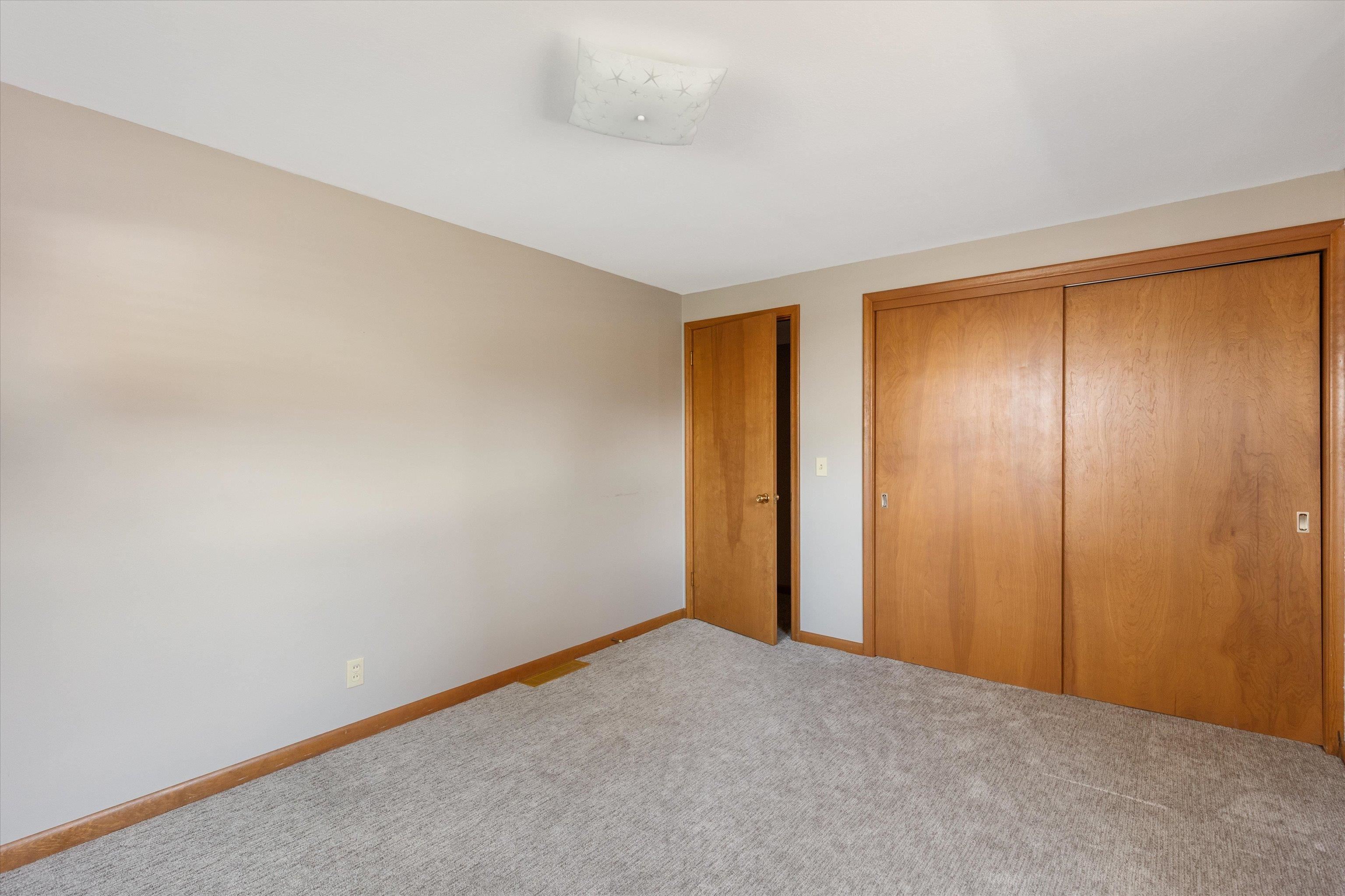 Omaha, Nebraska 68154, United States, 5 Bedrooms Bedrooms, ,3 BathroomsBathrooms,Residential,Pending,105735