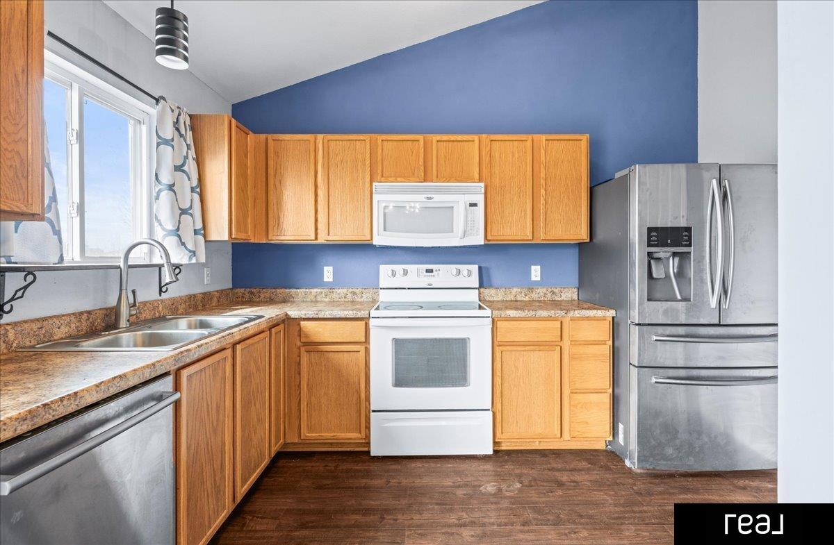 Omaha, Nebraska 68135, United States, 3 Bedrooms Bedrooms, ,2 BathroomsBathrooms,Residential,Pending,103442