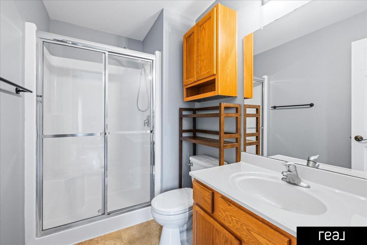 Omaha, Nebraska 68135, United States, 3 Bedrooms Bedrooms, ,2 BathroomsBathrooms,Residential,Pending,103442