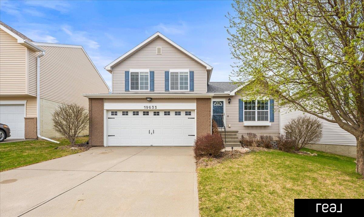 Omaha, Nebraska 68135, United States, 3 Bedrooms Bedrooms, ,2 BathroomsBathrooms,Residential,Pending,103442