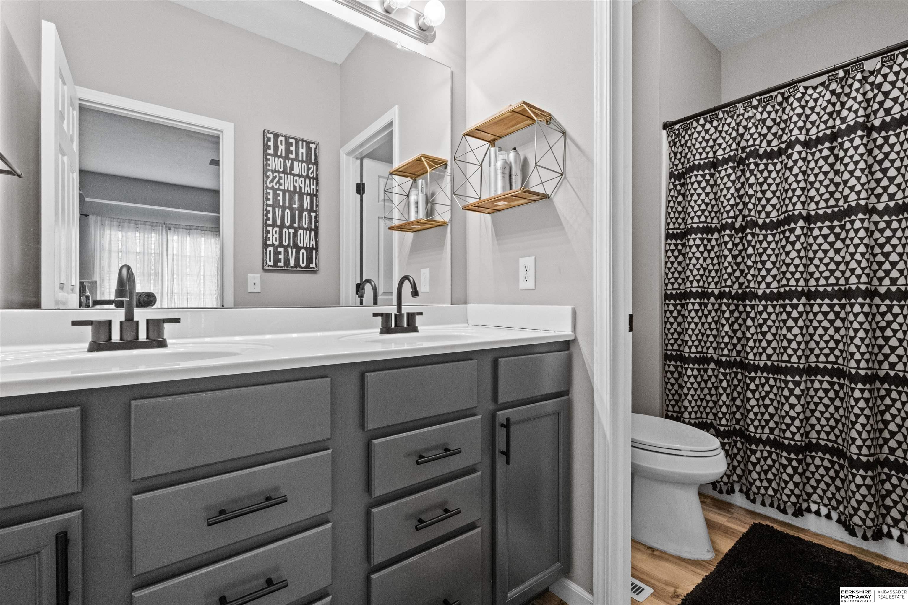 Omaha, Nebraska 68116, United States, 3 Bedrooms Bedrooms, ,2 BathroomsBathrooms,Residential,Pending,116242