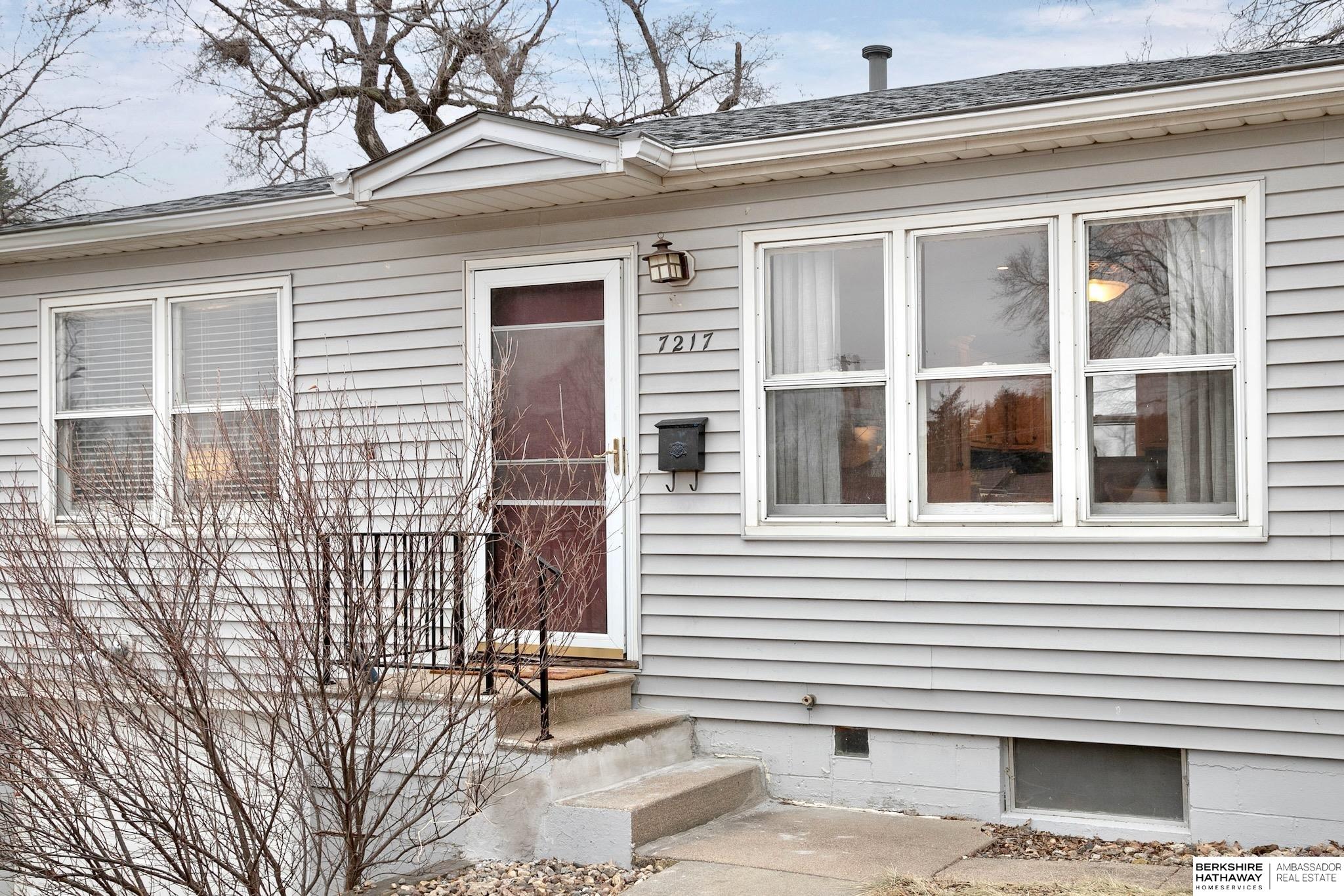 La Vista, Nebraska 68128, United States, 2 Bedrooms Bedrooms, ,1 BathroomBathrooms,Residential,Pending,7991