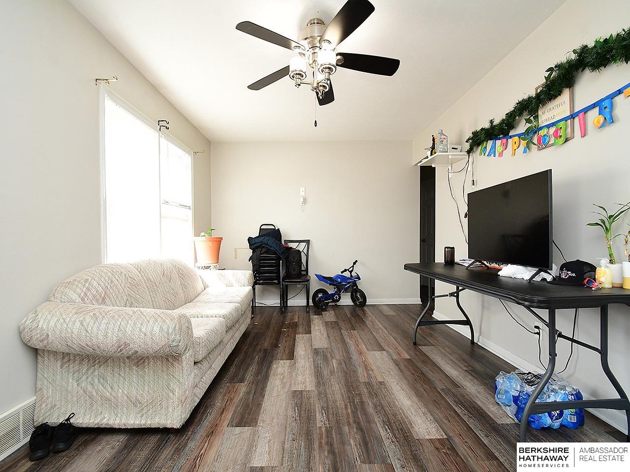 Omaha, Nebraska 68107, United States, 2 Bedrooms Bedrooms, ,2 BathroomsBathrooms,Residential,Pending,93015