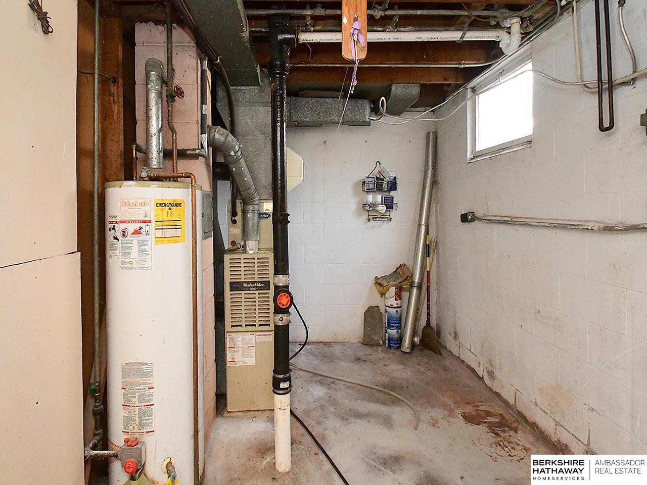 Omaha, Nebraska 68107, United States, 2 Bedrooms Bedrooms, ,2 BathroomsBathrooms,Residential,Pending,93015