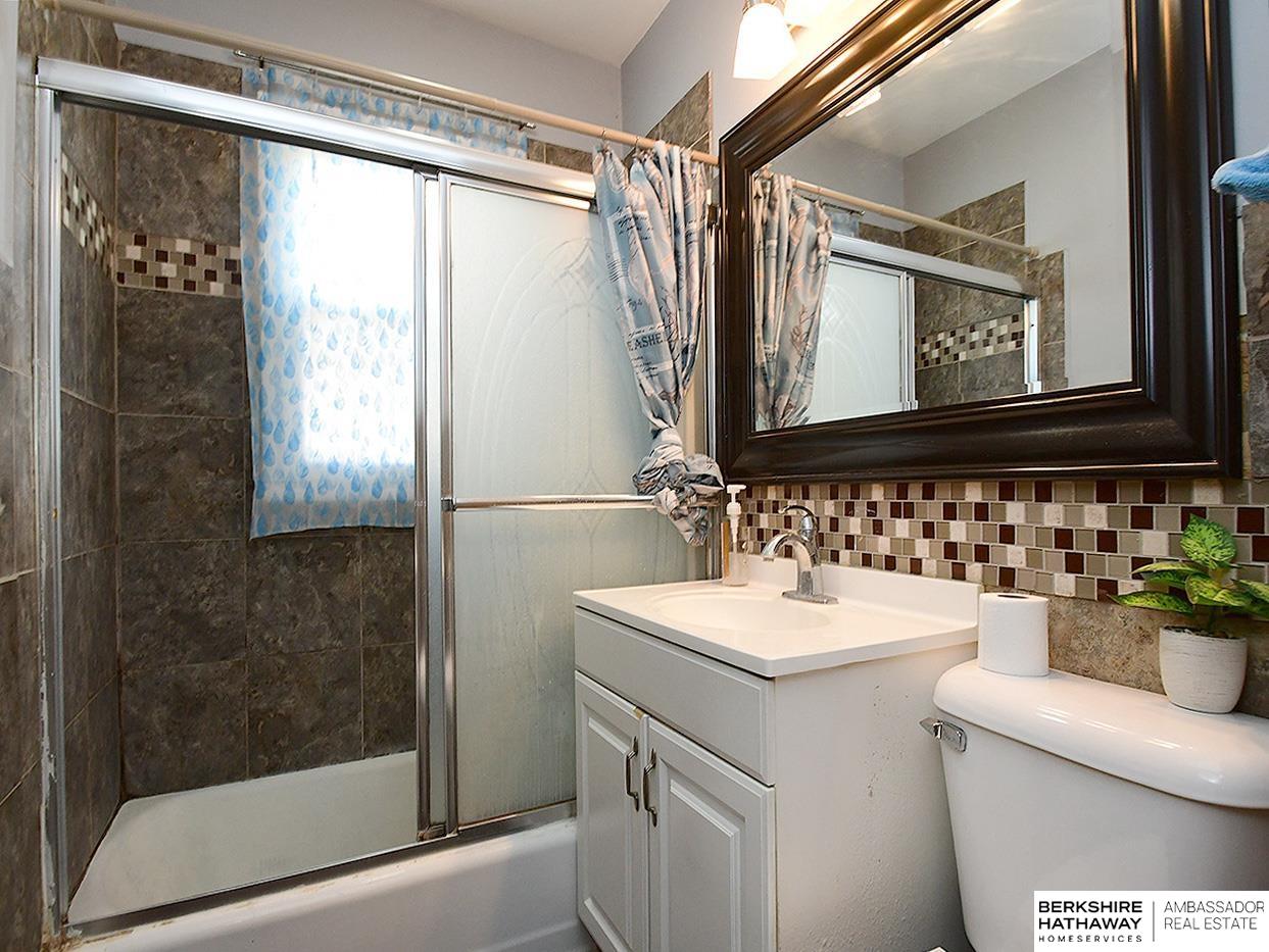 Omaha, Nebraska 68107, United States, 2 Bedrooms Bedrooms, ,2 BathroomsBathrooms,Residential,Pending,93015