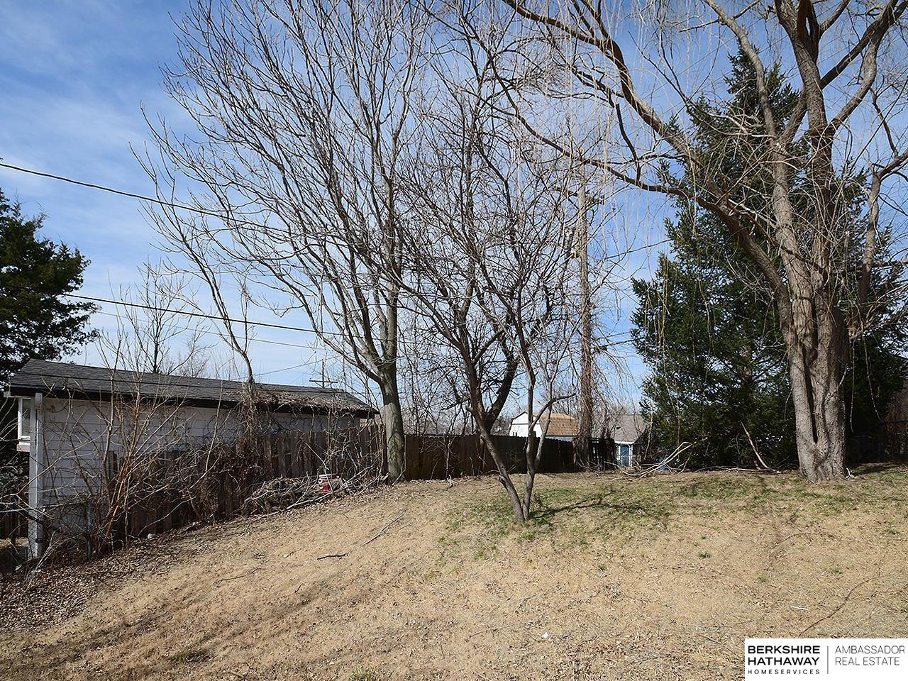 Omaha, Nebraska 68107, United States, 2 Bedrooms Bedrooms, ,2 BathroomsBathrooms,Residential,Pending,93015