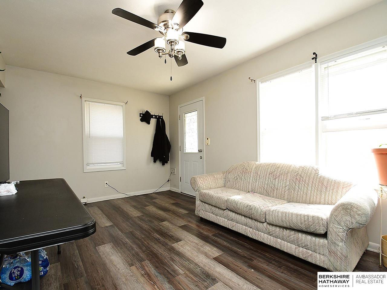 Omaha, Nebraska 68107, United States, 2 Bedrooms Bedrooms, ,2 BathroomsBathrooms,Residential,Pending,93015