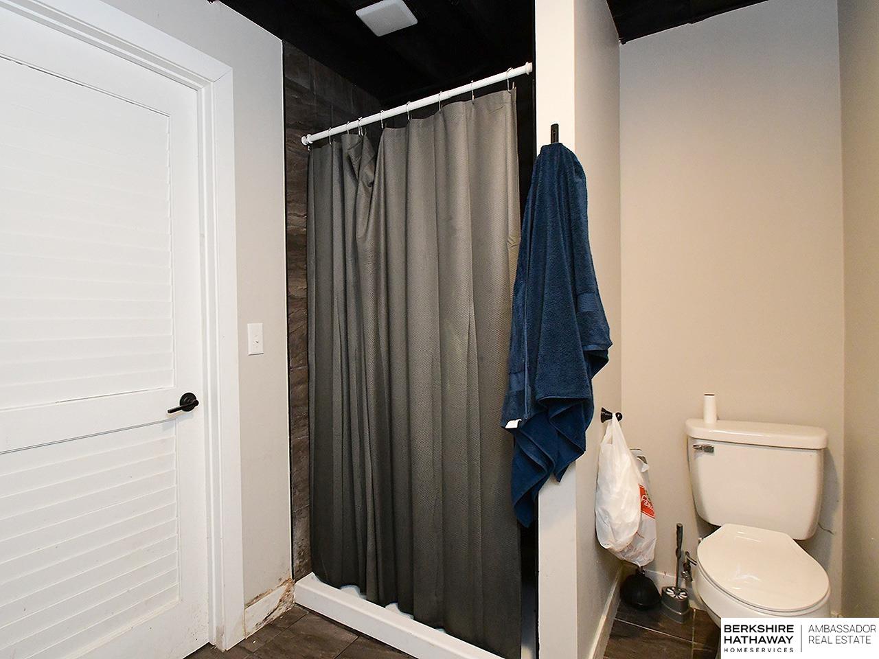 Omaha, Nebraska 68107, United States, 2 Bedrooms Bedrooms, ,2 BathroomsBathrooms,Residential,Pending,93015