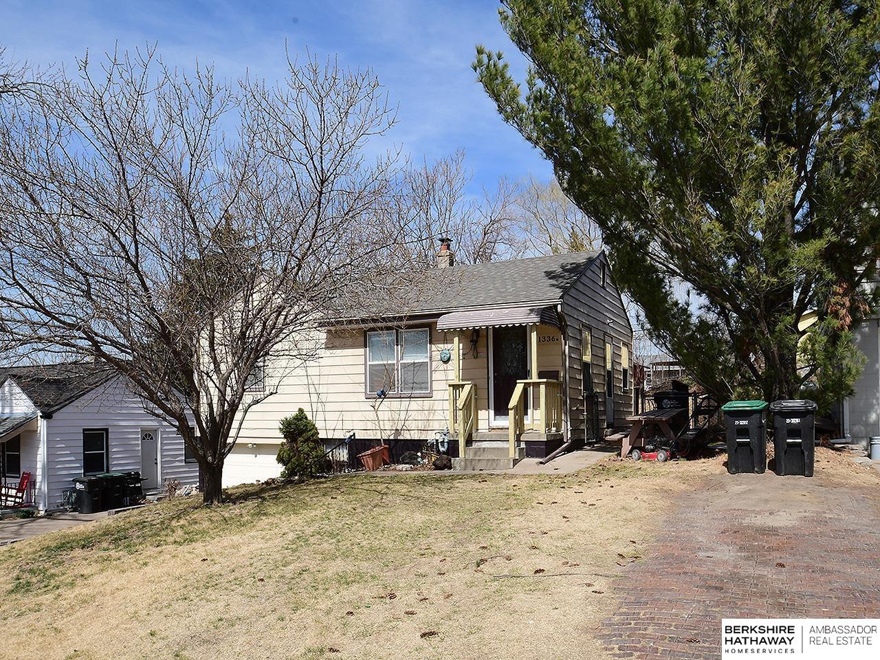 Omaha, Nebraska 68107, United States, 2 Bedrooms Bedrooms, ,2 BathroomsBathrooms,Residential,Pending,93015