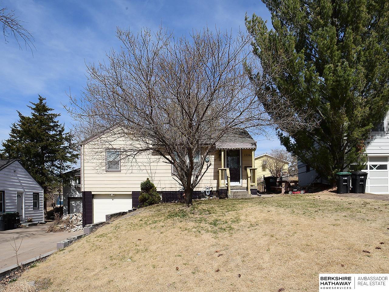 Omaha, Nebraska 68107, United States, 2 Bedrooms Bedrooms, ,2 BathroomsBathrooms,Residential,Pending,93015