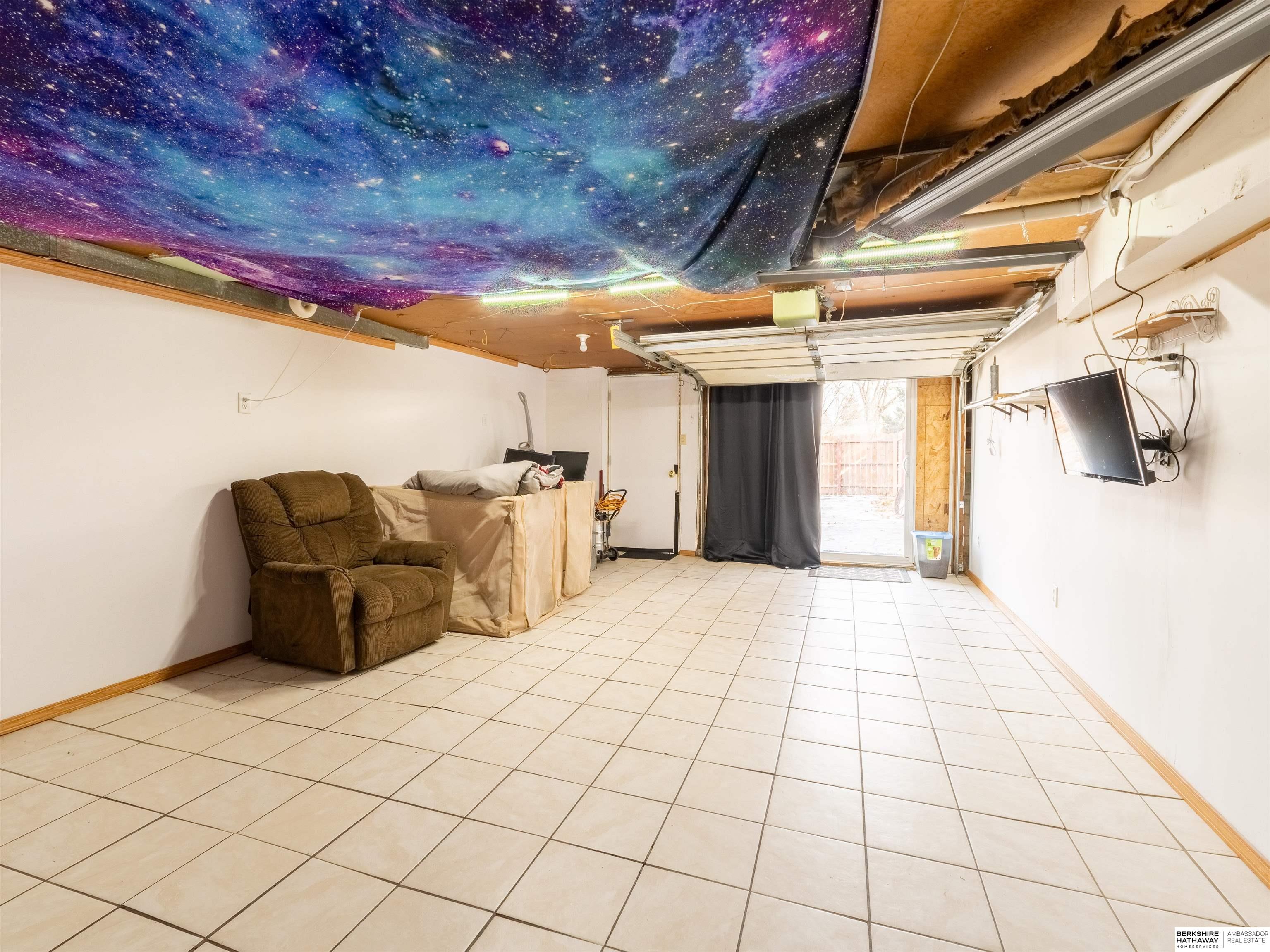 Omaha, Nebraska 68114, United States, 3 Bedrooms Bedrooms, ,2 BathroomsBathrooms,Residential,Active,76542