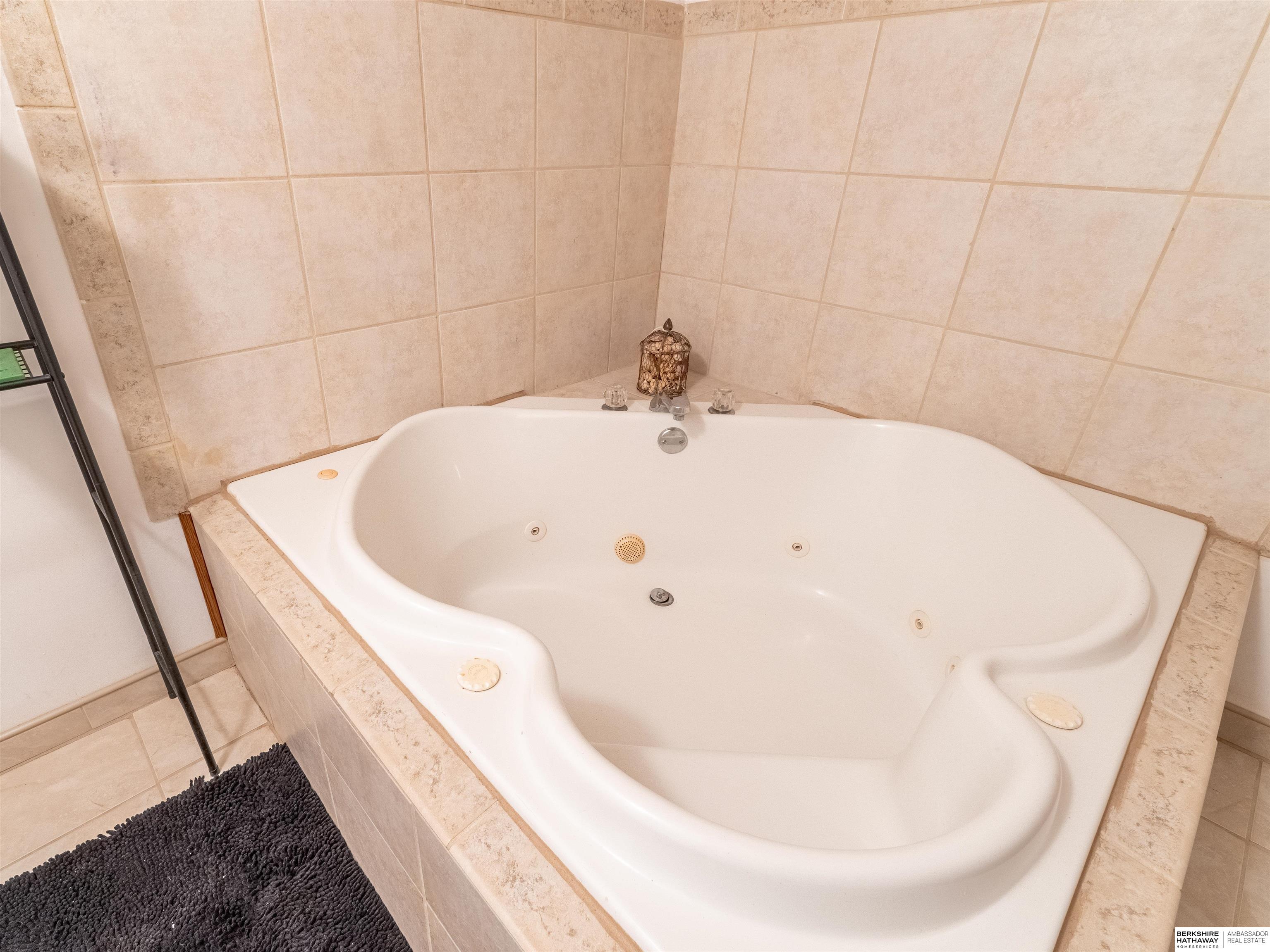 Omaha, Nebraska 68114, United States, 3 Bedrooms Bedrooms, ,2 BathroomsBathrooms,Residential,Active,76542