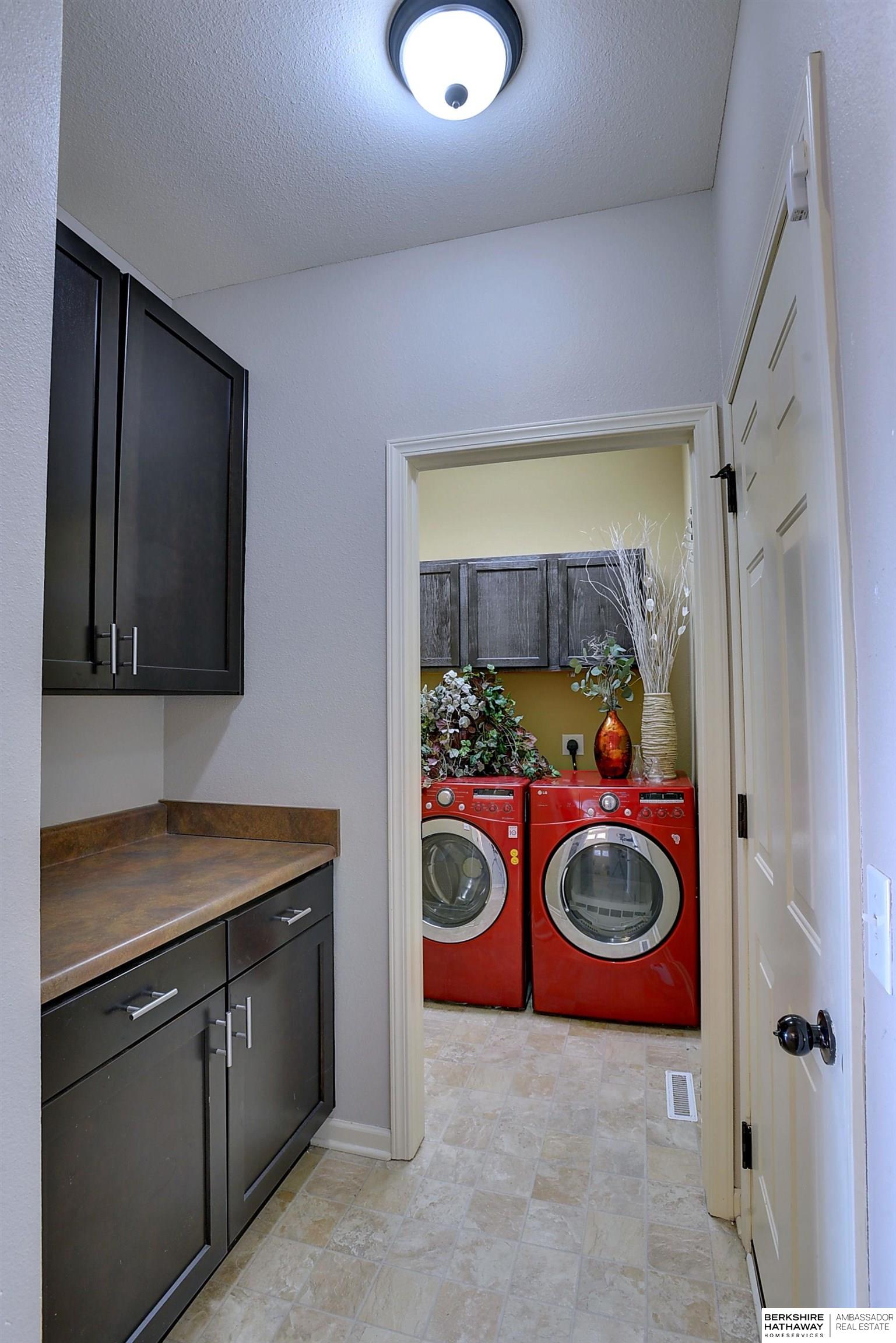 Omaha, Nebraska 68136, United States, 3 Bedrooms Bedrooms, ,3 BathroomsBathrooms,Residential,Pending,10576