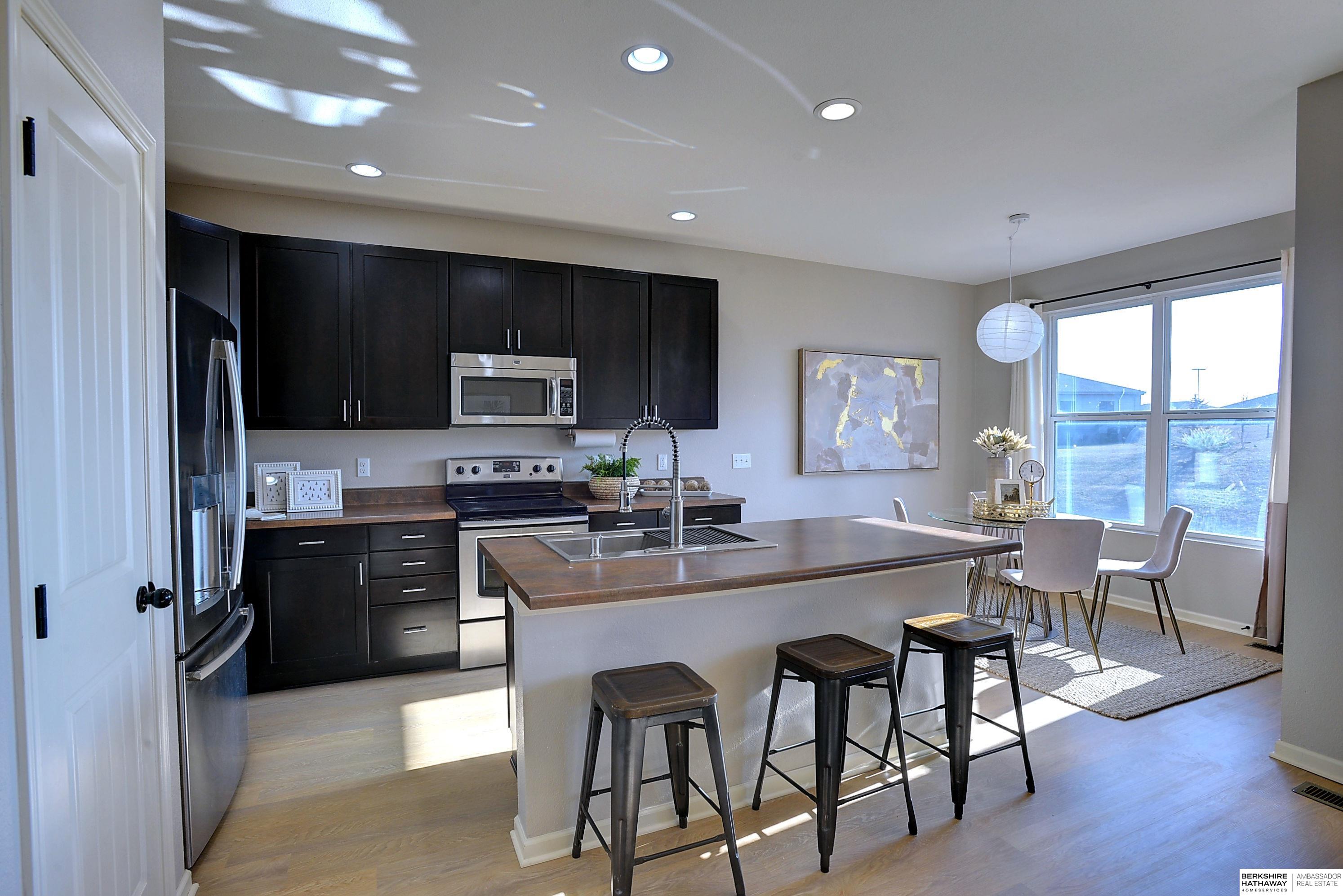 Omaha, Nebraska 68136, United States, 3 Bedrooms Bedrooms, ,3 BathroomsBathrooms,Residential,Pending,10576