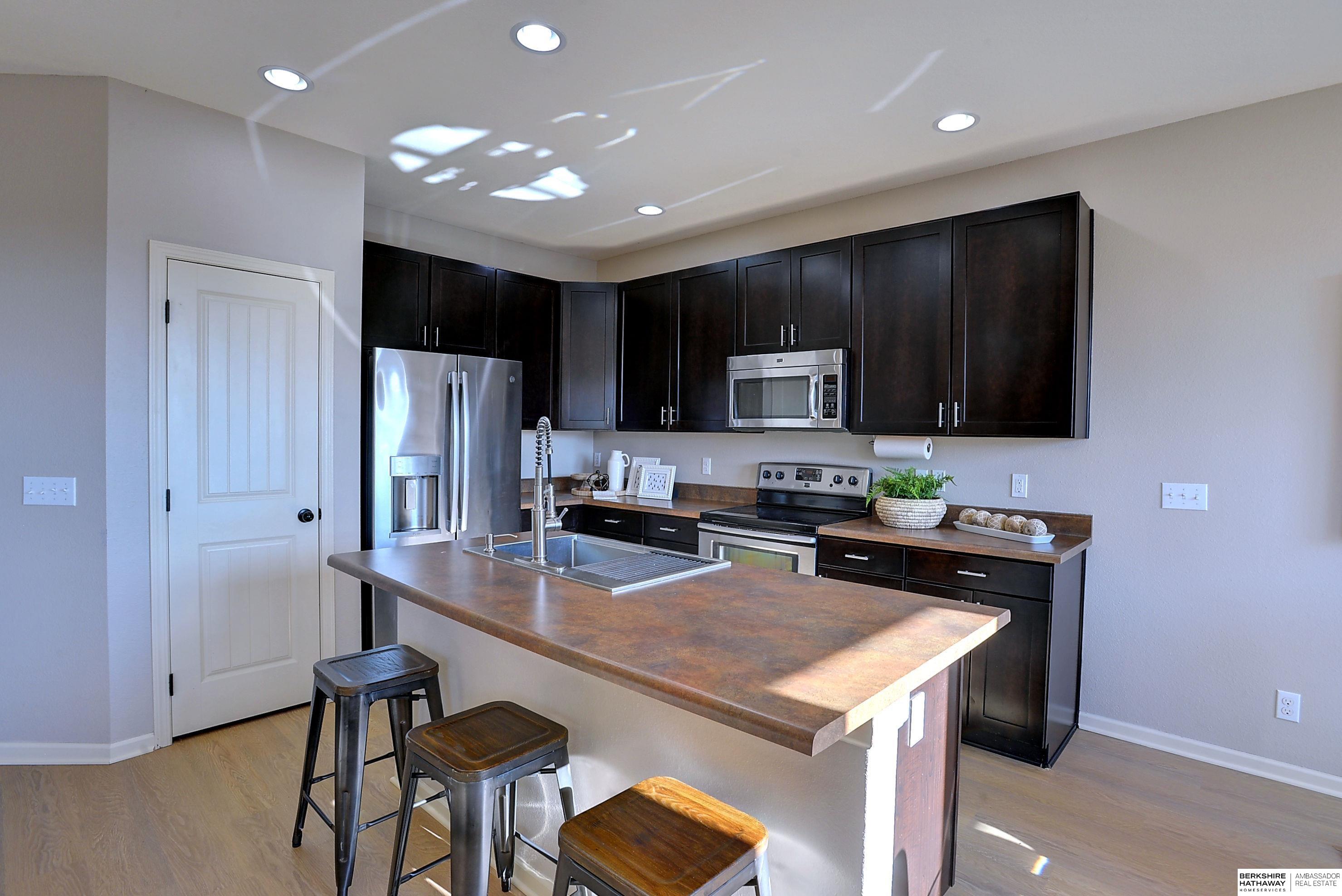 Omaha, Nebraska 68136, United States, 3 Bedrooms Bedrooms, ,3 BathroomsBathrooms,Residential,Pending,10576