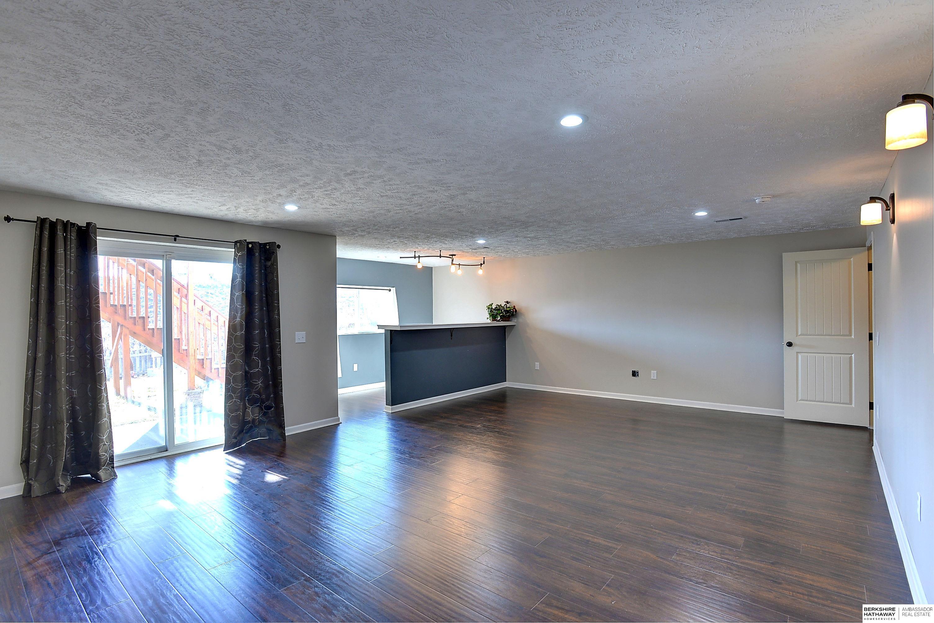 Omaha, Nebraska 68136, United States, 3 Bedrooms Bedrooms, ,3 BathroomsBathrooms,Residential,Pending,10576