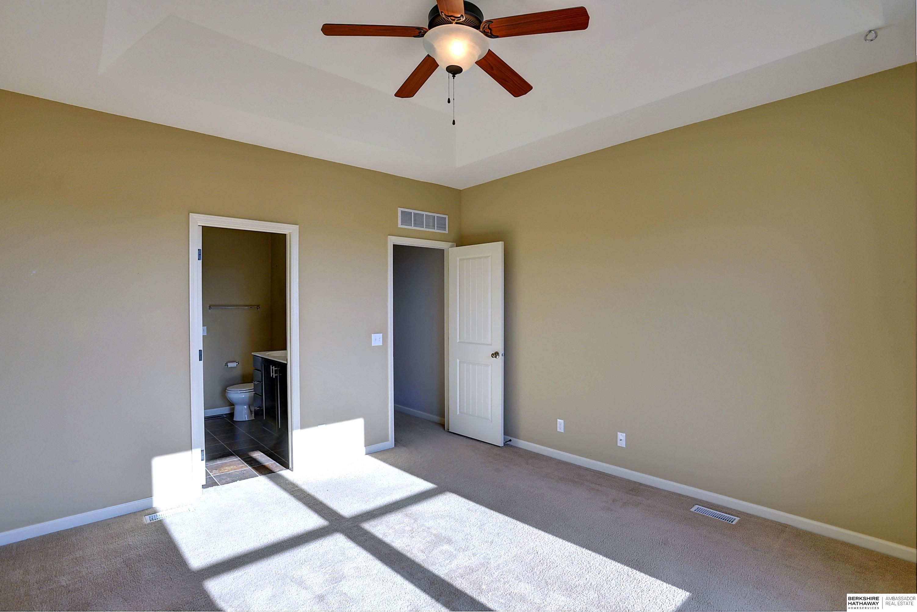 Omaha, Nebraska 68136, United States, 3 Bedrooms Bedrooms, ,3 BathroomsBathrooms,Residential,Pending,10576