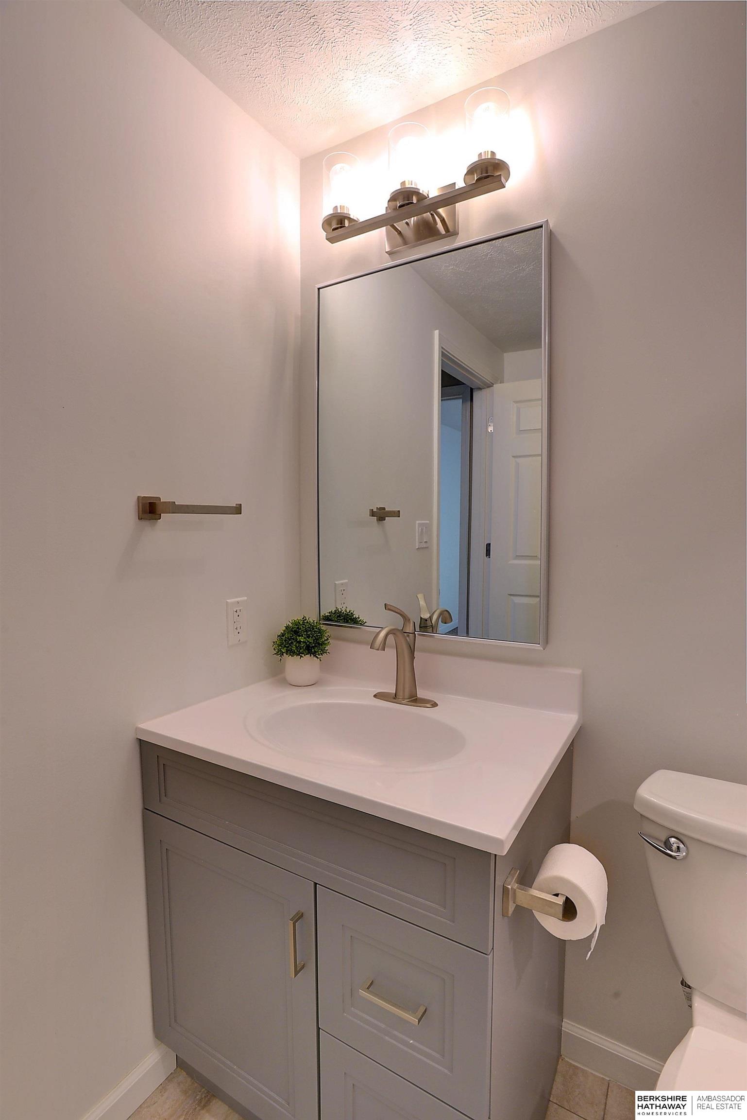 Omaha, Nebraska 68136, United States, 3 Bedrooms Bedrooms, ,3 BathroomsBathrooms,Residential,Pending,10576