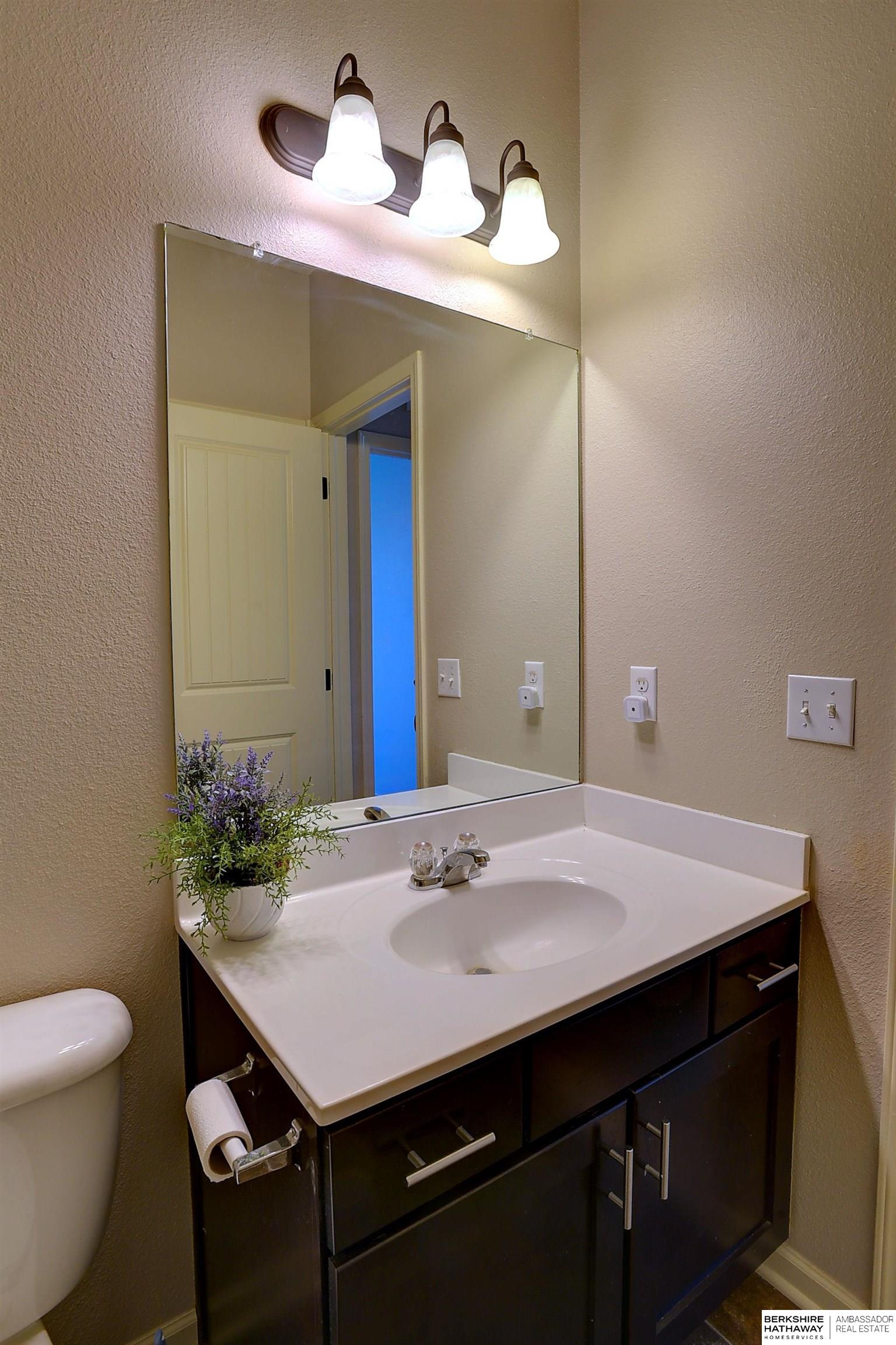 Omaha, Nebraska 68136, United States, 3 Bedrooms Bedrooms, ,3 BathroomsBathrooms,Residential,Pending,10576