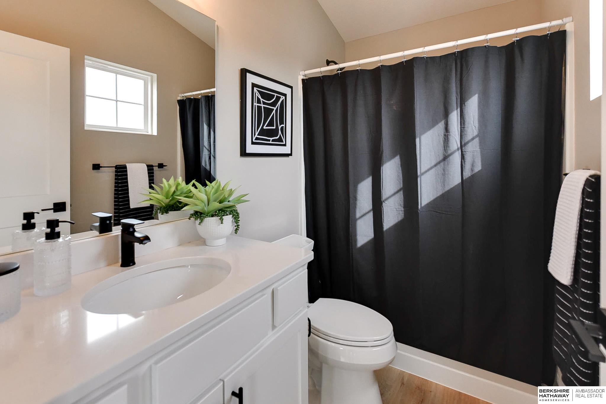 Omaha, Nebraska 68108, United States, 3 Bedrooms Bedrooms, ,4 BathroomsBathrooms,Residential,Active,94884