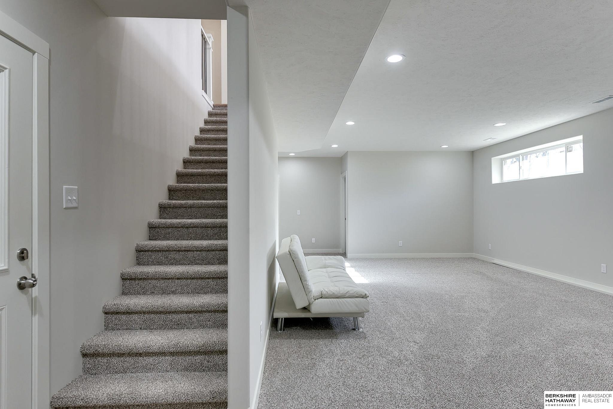 Plattsmouth, Nebraska 68048, United States, 5 Bedrooms Bedrooms, ,3 BathroomsBathrooms,Residential,Active,17052