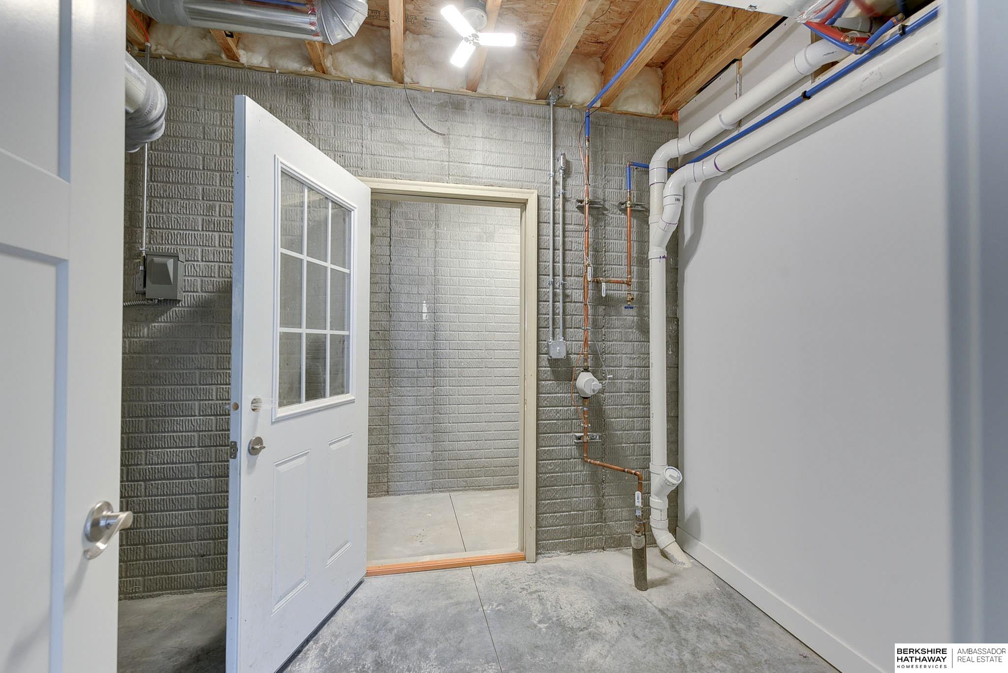 Plattsmouth, Nebraska 68048, United States, 5 Bedrooms Bedrooms, ,3 BathroomsBathrooms,Residential,Active,17052