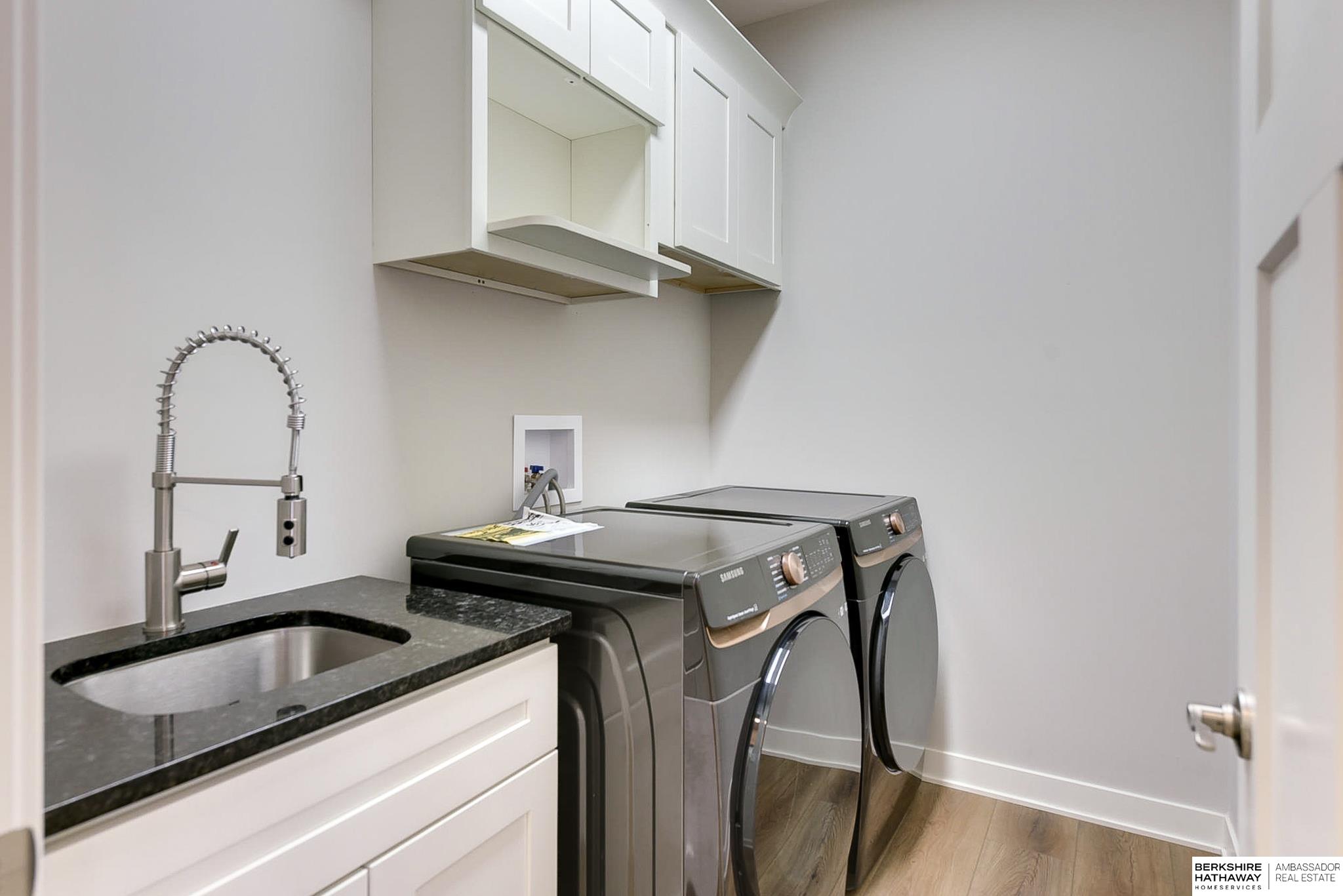 Plattsmouth, Nebraska 68048, United States, 5 Bedrooms Bedrooms, ,3 BathroomsBathrooms,Residential,Active,17052