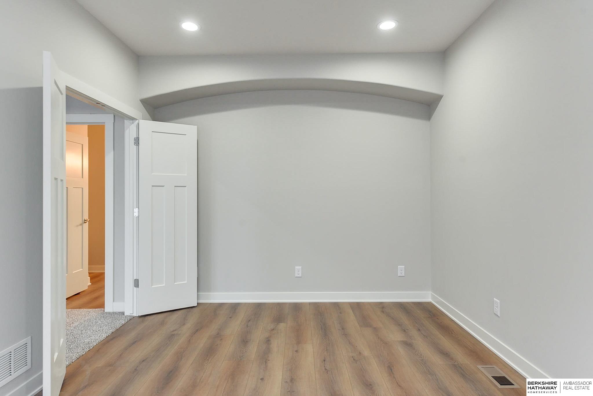 Plattsmouth, Nebraska 68048, United States, 5 Bedrooms Bedrooms, ,3 BathroomsBathrooms,Residential,Active,17052