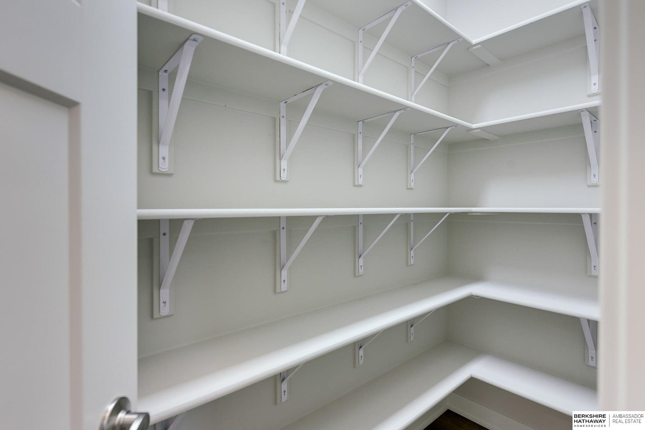 Plattsmouth, Nebraska 68048, United States, 5 Bedrooms Bedrooms, ,3 BathroomsBathrooms,Residential,Active,17052