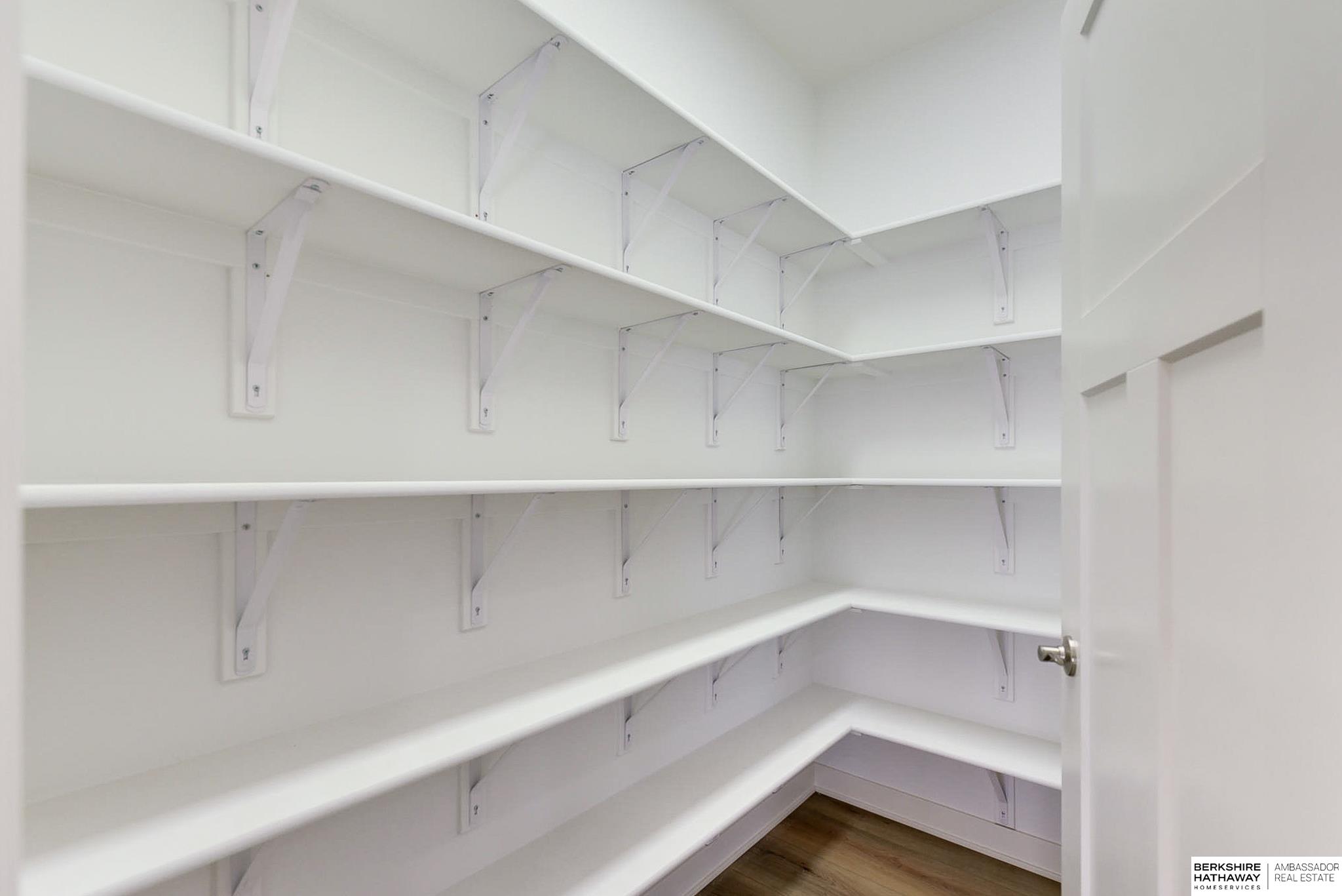 Plattsmouth, Nebraska 68048, United States, 5 Bedrooms Bedrooms, ,3 BathroomsBathrooms,Residential,Active,17052