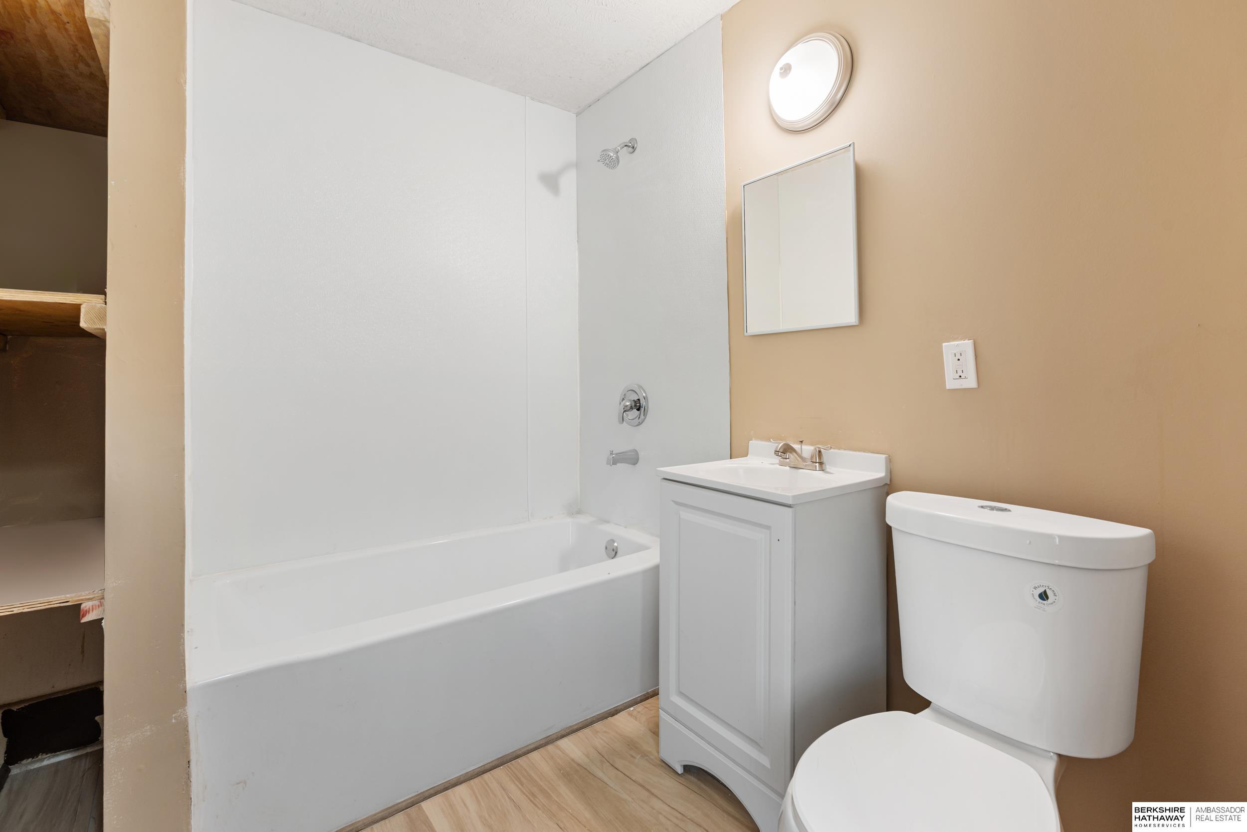 Omaha, Nebraska 68110, United States, 3 Bedrooms Bedrooms, ,1 BathroomBathrooms,Residential,Pending,17880