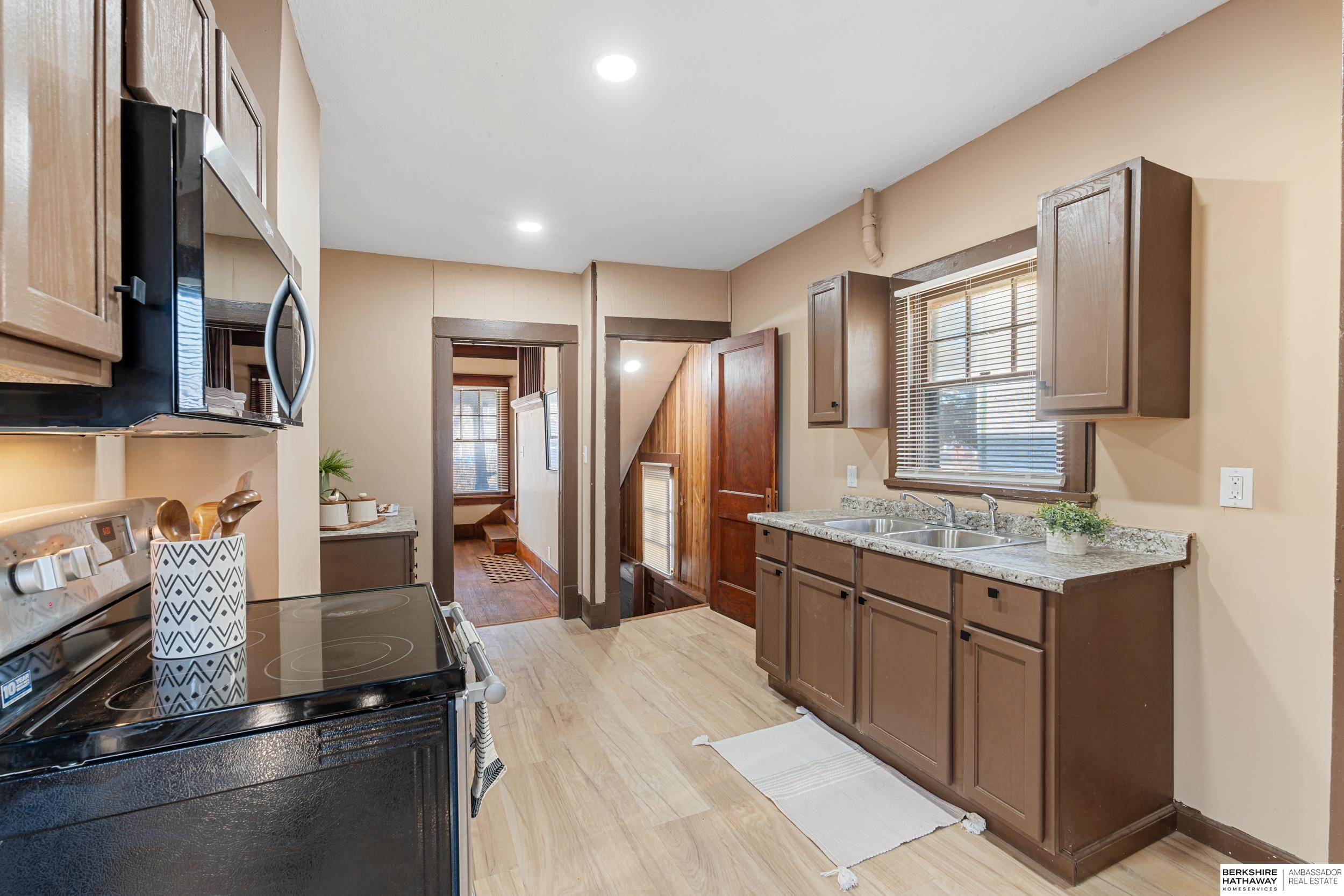 Omaha, Nebraska 68110, United States, 3 Bedrooms Bedrooms, ,1 BathroomBathrooms,Residential,Pending,17880