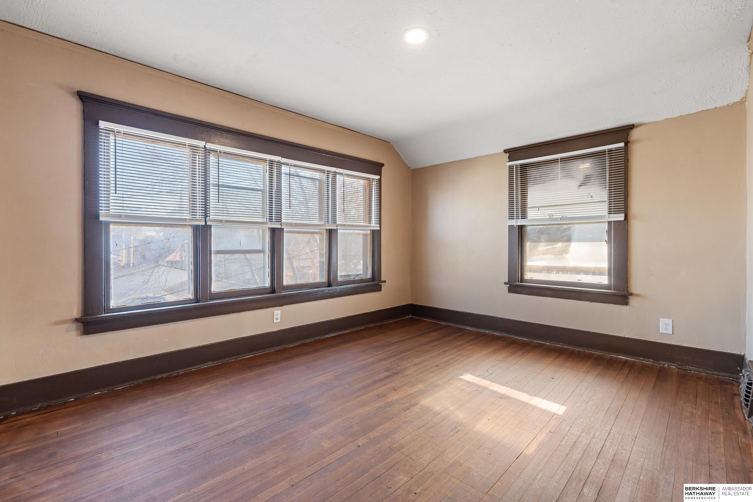 Omaha, Nebraska 68110, United States, 3 Bedrooms Bedrooms, ,1 BathroomBathrooms,Residential,Pending,17880