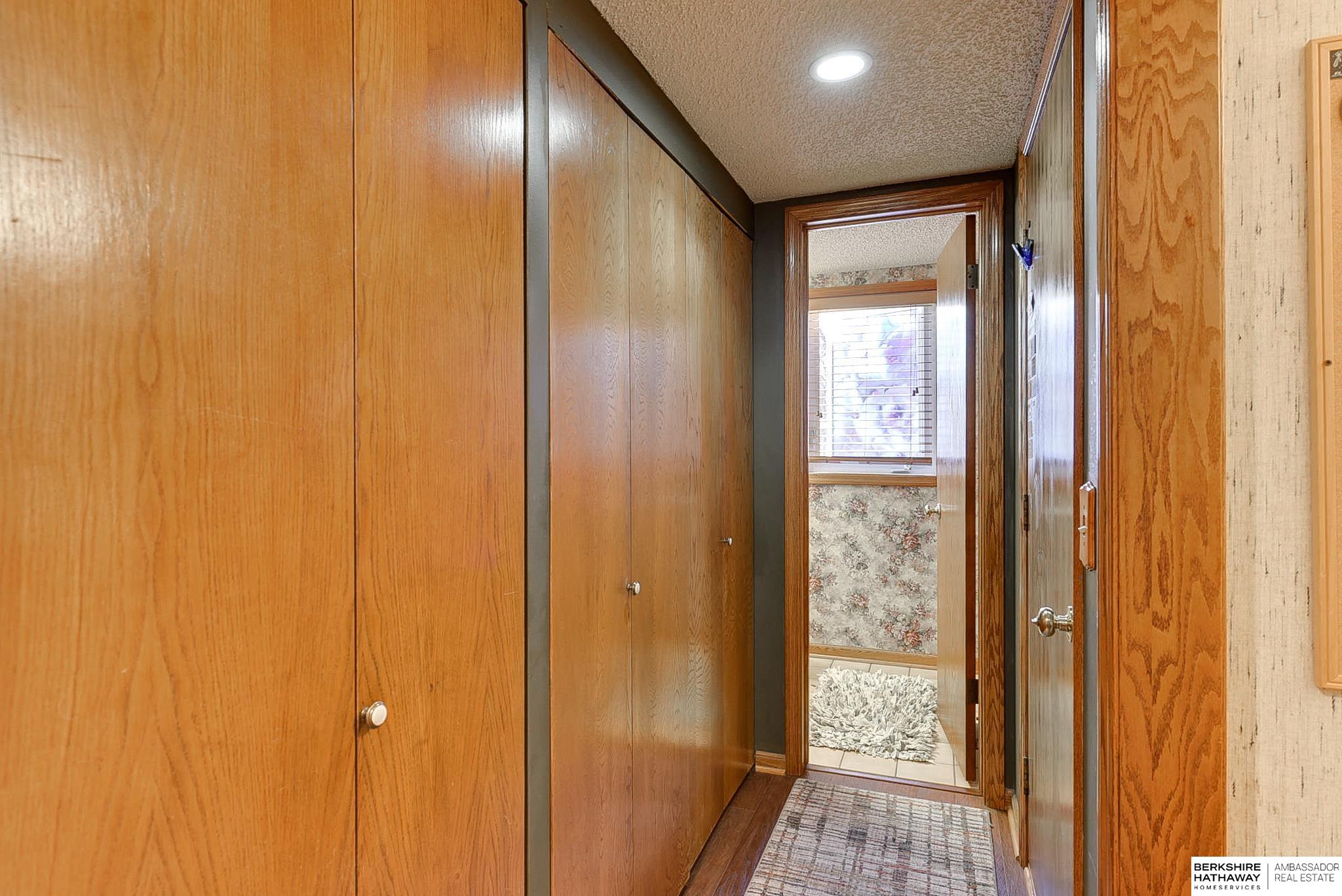 Lincoln, Nebraska 68516, United States, 3 Bedrooms Bedrooms, ,3 BathroomsBathrooms,Residential,Active,99039