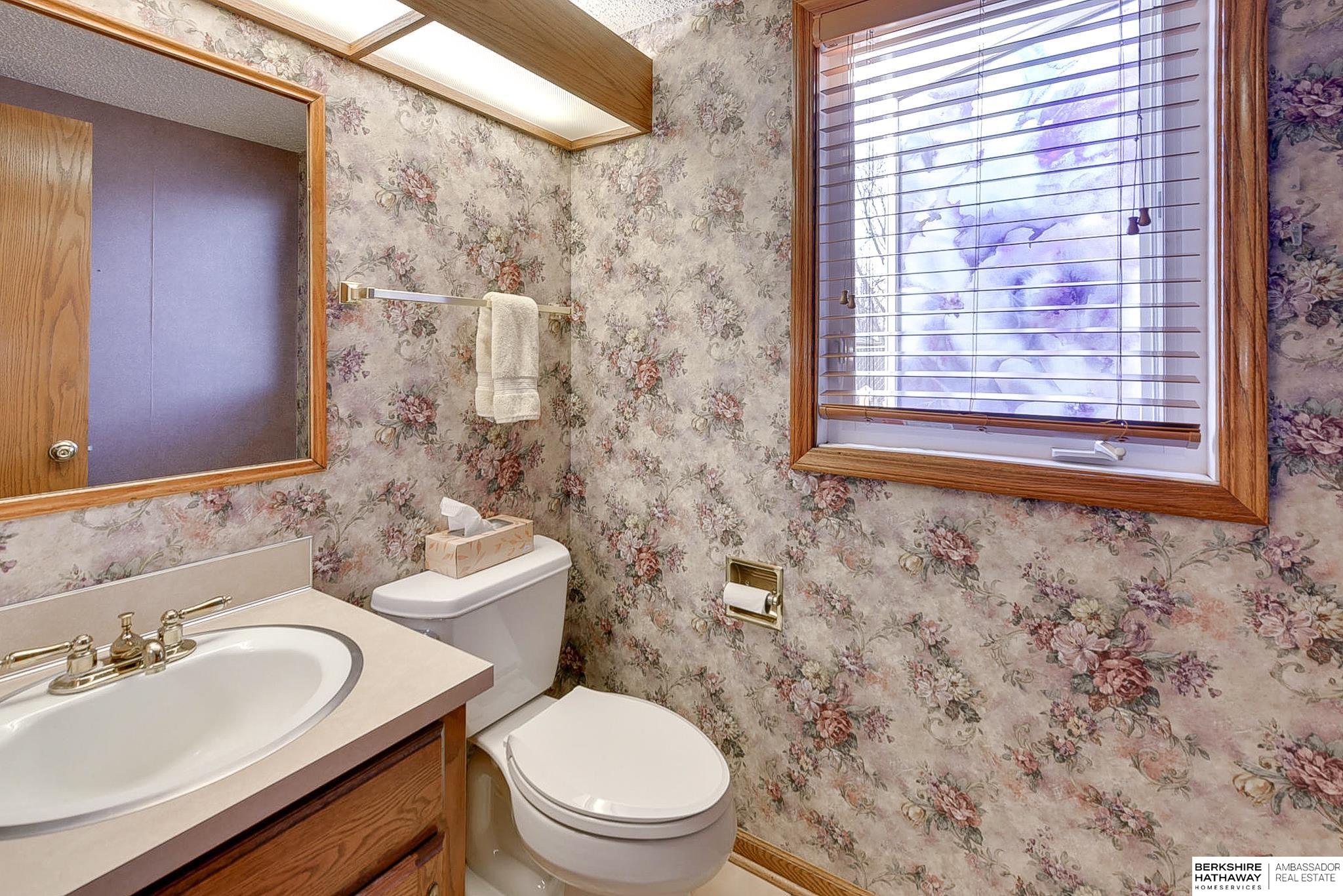 Lincoln, Nebraska 68516, United States, 3 Bedrooms Bedrooms, ,3 BathroomsBathrooms,Residential,Active,99039