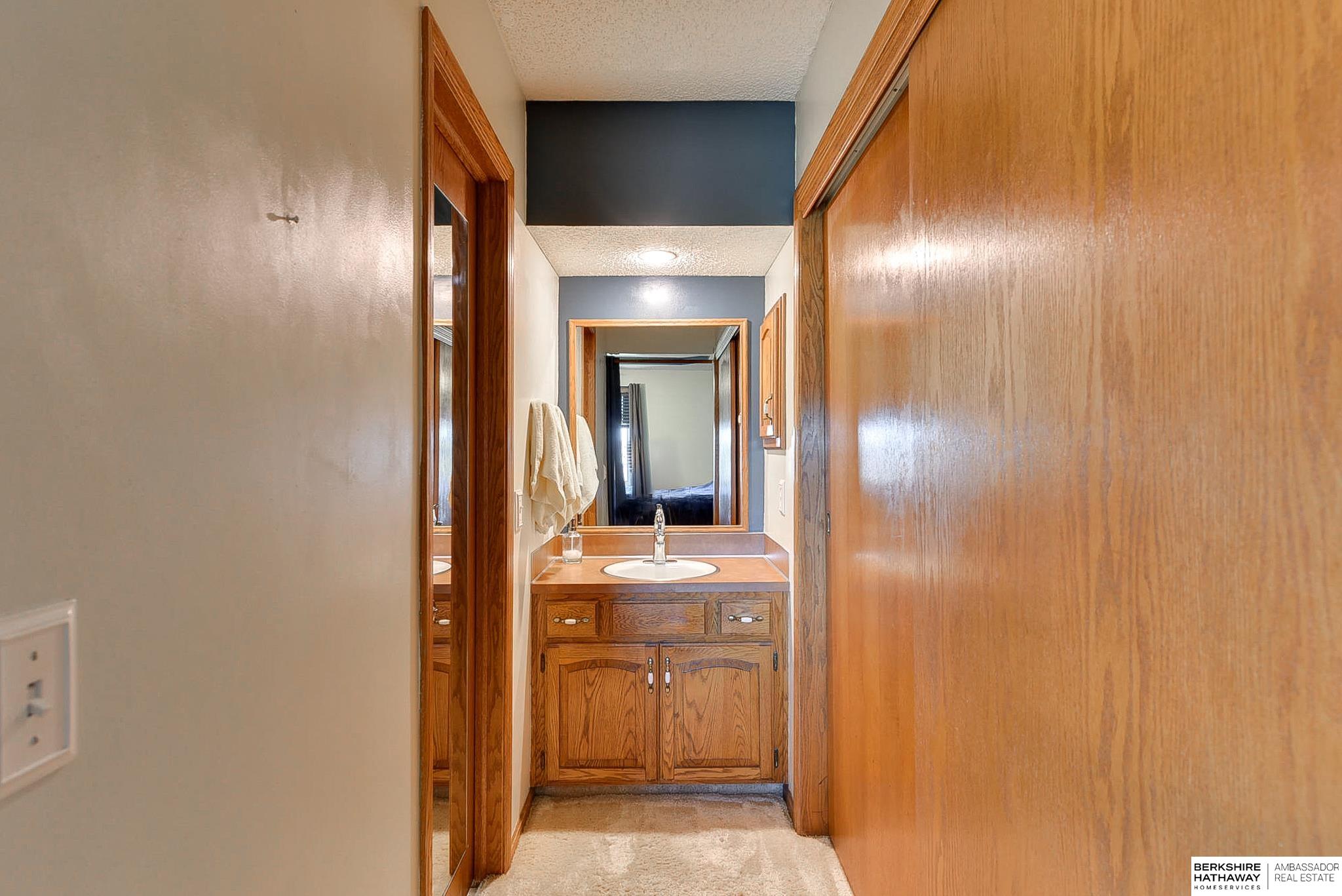 Lincoln, Nebraska 68516, United States, 3 Bedrooms Bedrooms, ,3 BathroomsBathrooms,Residential,Active,99039