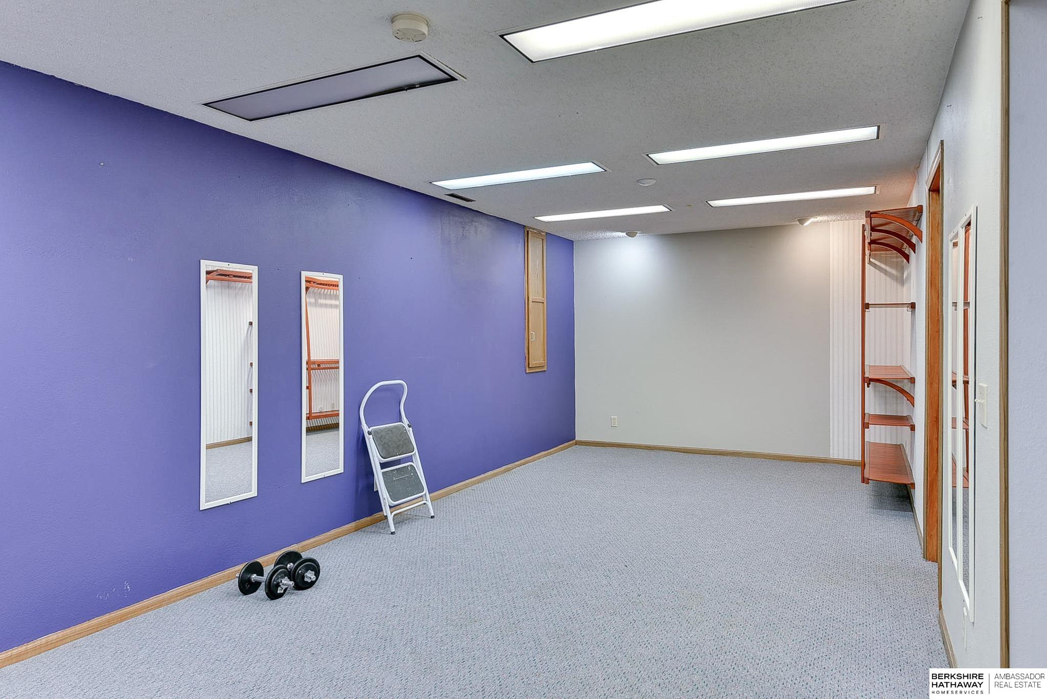 Lincoln, Nebraska 68516, United States, 3 Bedrooms Bedrooms, ,3 BathroomsBathrooms,Residential,Active,99039